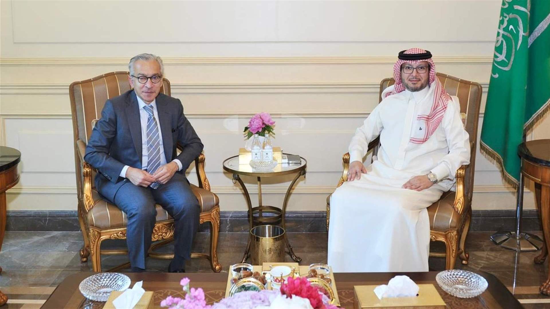 لقاء جمع بخاري ووزير الإقتصاد