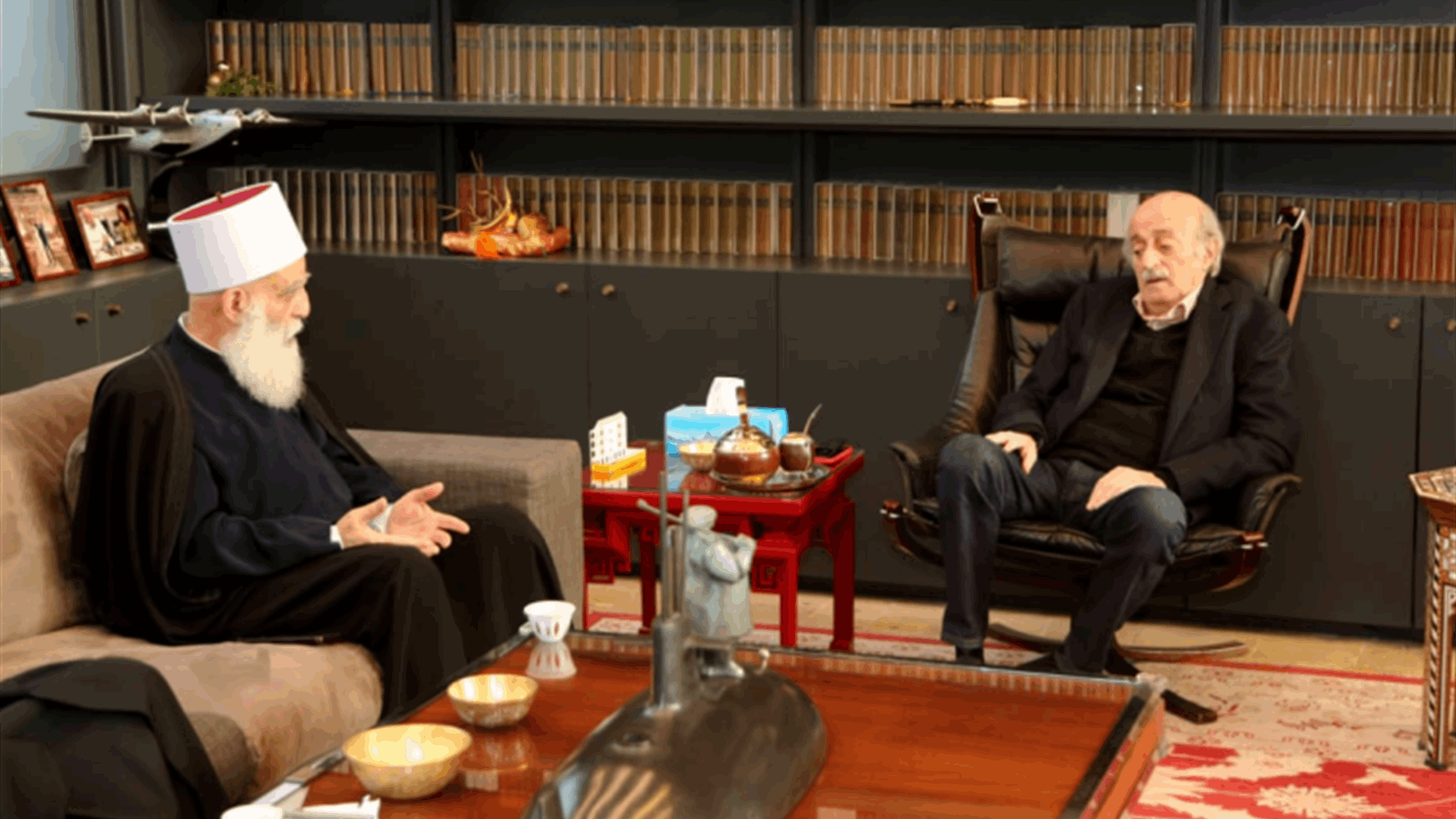 شيخ العقل بحث هاتفيا وجنبلاط في واقع الحال في ضوء المستجدات
