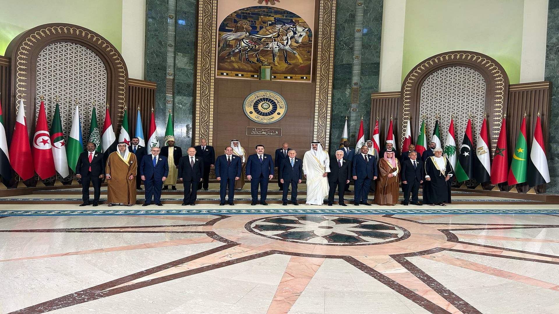 رئاسة مجلس الوزراء تنشر الصورة الرسمية التذكارية للقمة العربية بدورتها الرابعة والثلاثين في العاصمة العراقية بغداد والتي يشارك فيها الرئيس نواف سلام