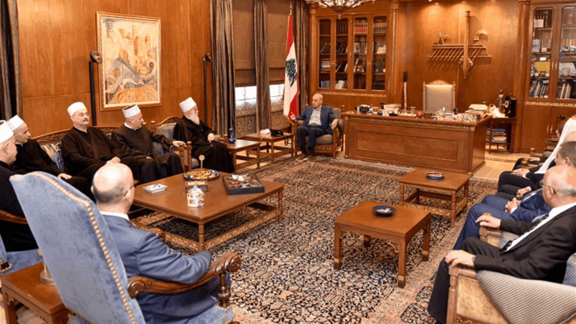 بري تابع مع زواره التطورات وأبرق لنظيره الجزائري مهنئًا