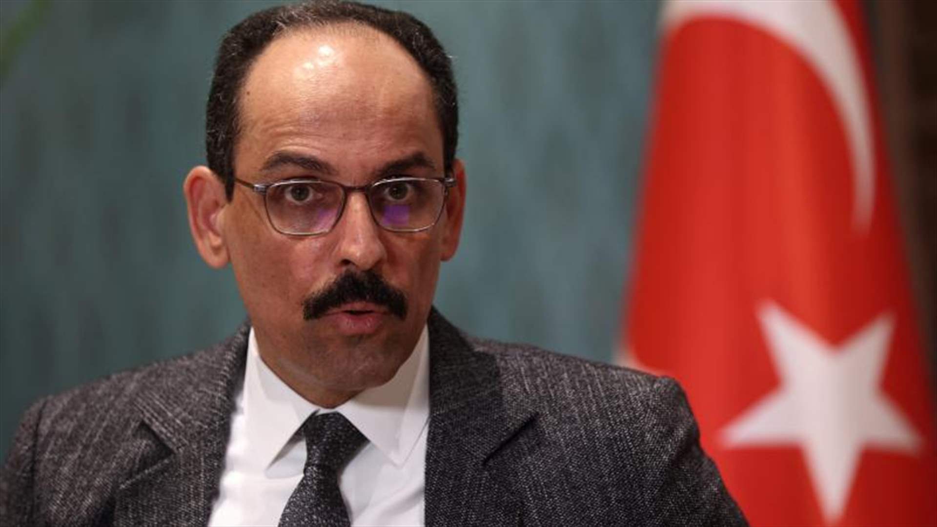 مصدر لرويترز: رئيس مخابرات تركيا والشرع ناقشا تسليم وحدات حماية الشعب سلاحها