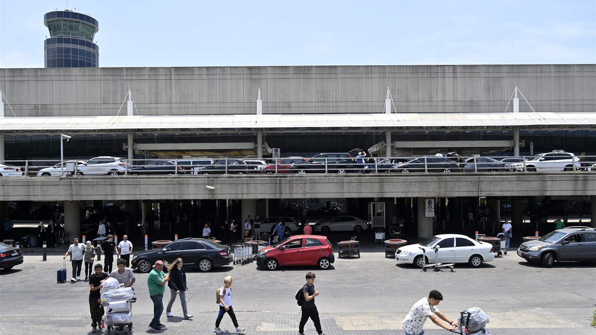 Beirut Airport to open dedicated lane for public buses, sources tell LBCI