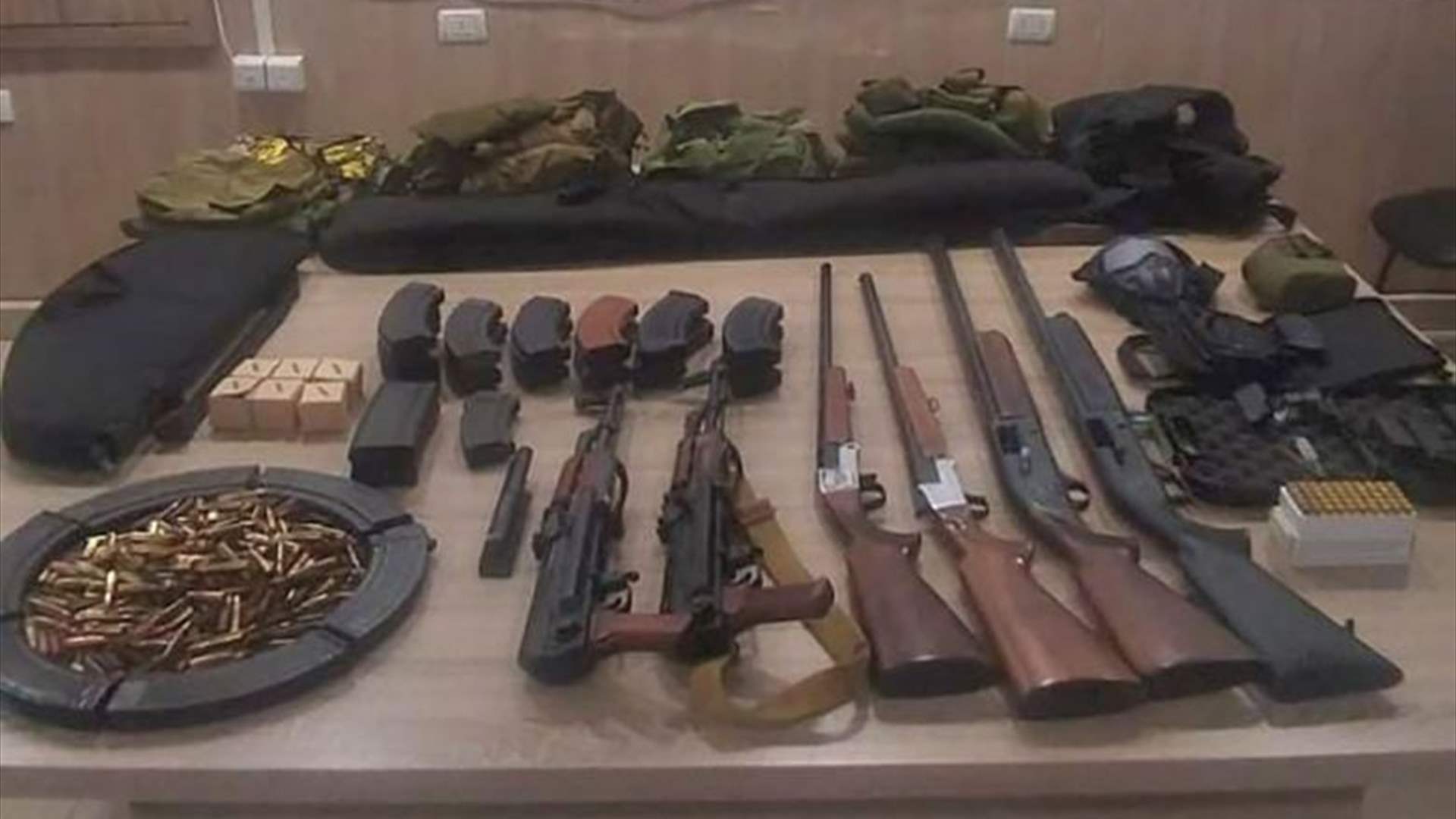 الجيش: دهم منازل مطلوبين في حوش الرافقة وسعدنايل ومجدل عنجر والفنار 