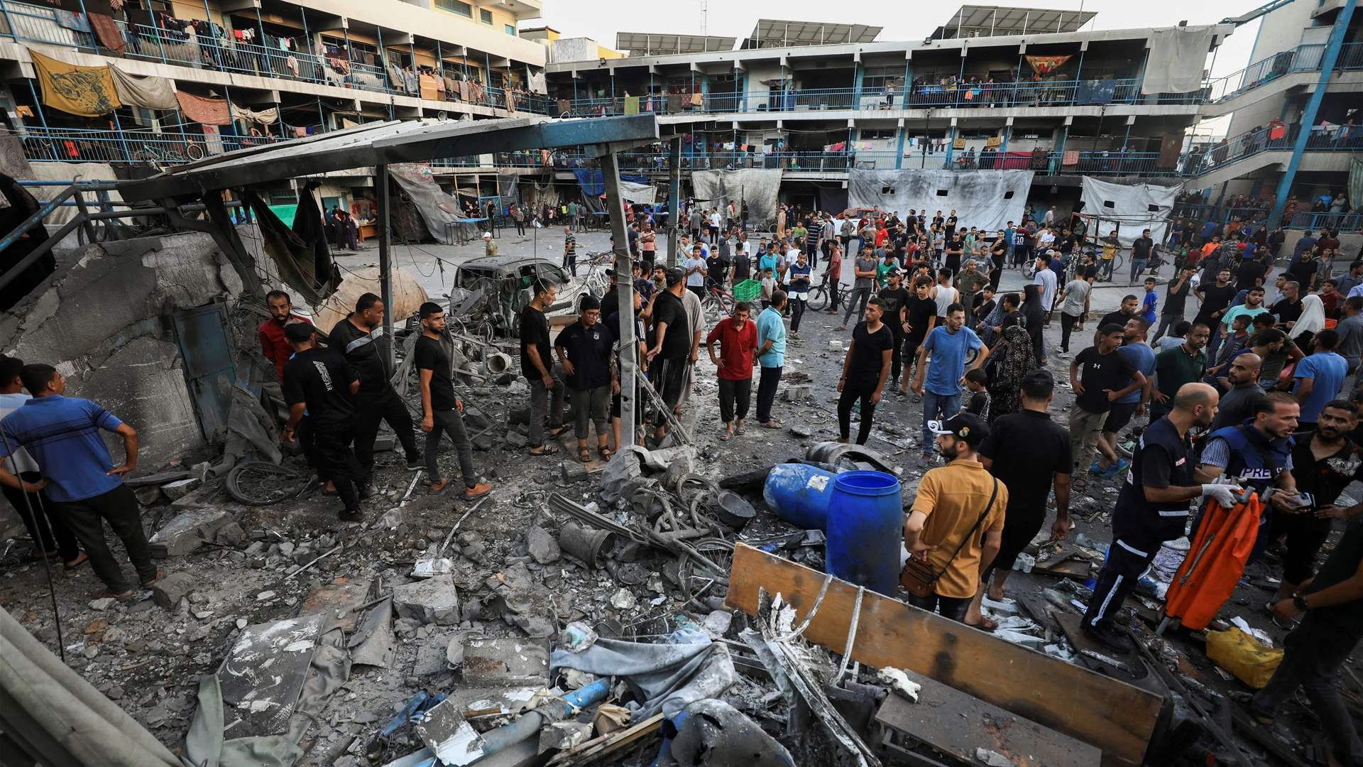رجال إنقاذ في غزة: 13 شهيدا في غارة اسرائيلية على مدرسة