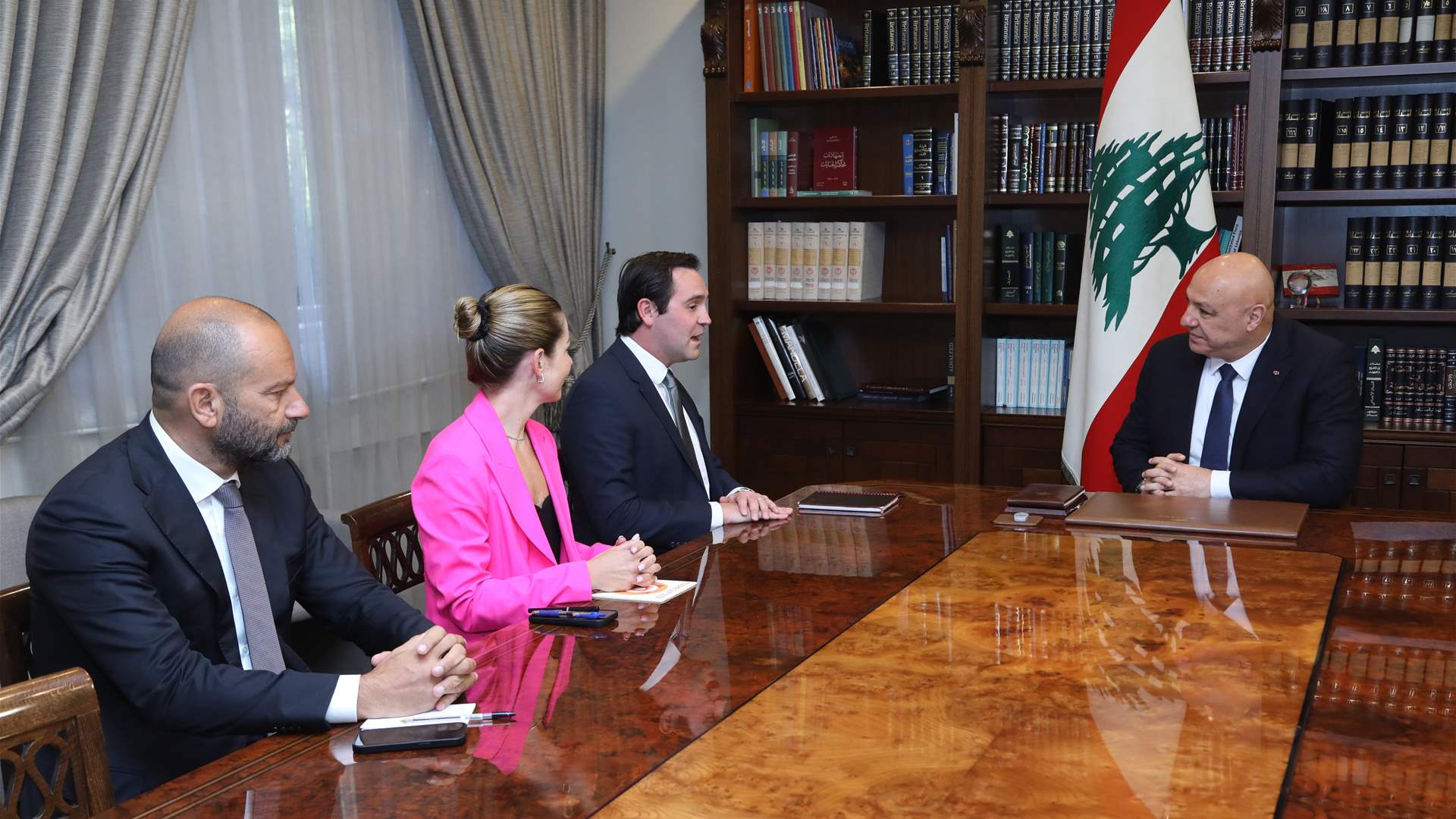 President Aoun meets Starlink official over efforts to expand service to Lebanon