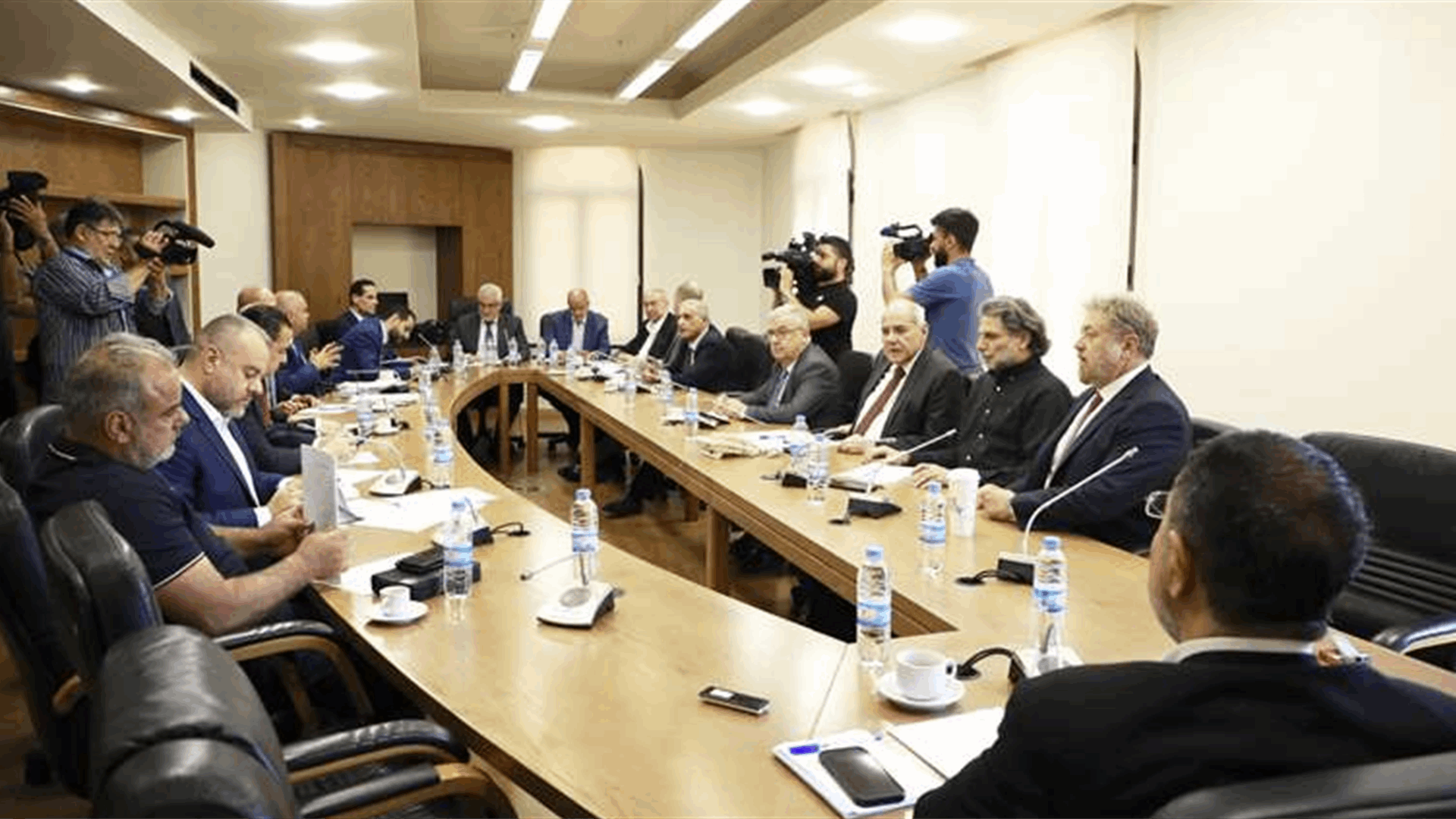 لجنة الاشغال بحثت في تأهيل المرافئ والمطارات وعطية ناشد رسامني اعادة بناء الجسور المهدمة