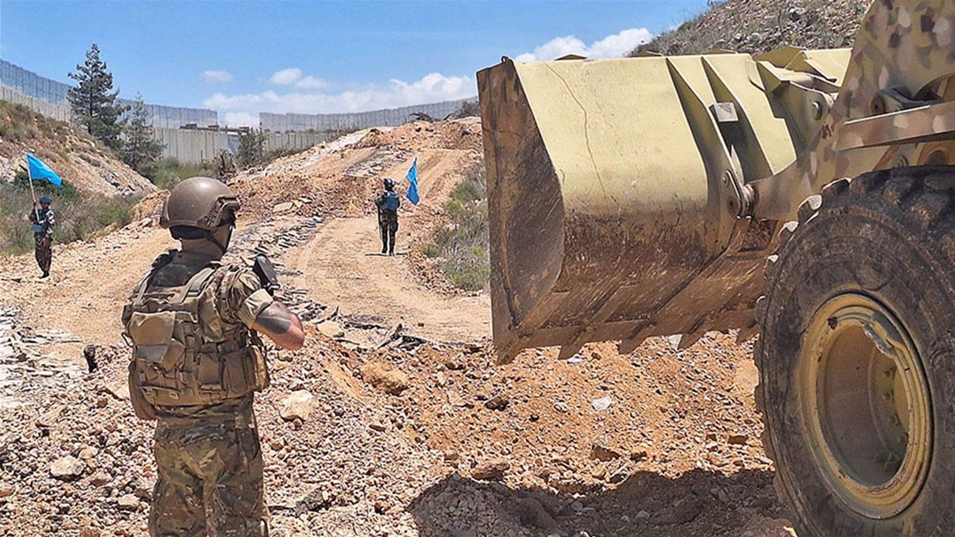 الجيش: أزلنا بالتنسيق مع &quot;اليونيفيل&quot; سواتر ترابية أقامها العدو في خراج العديسة