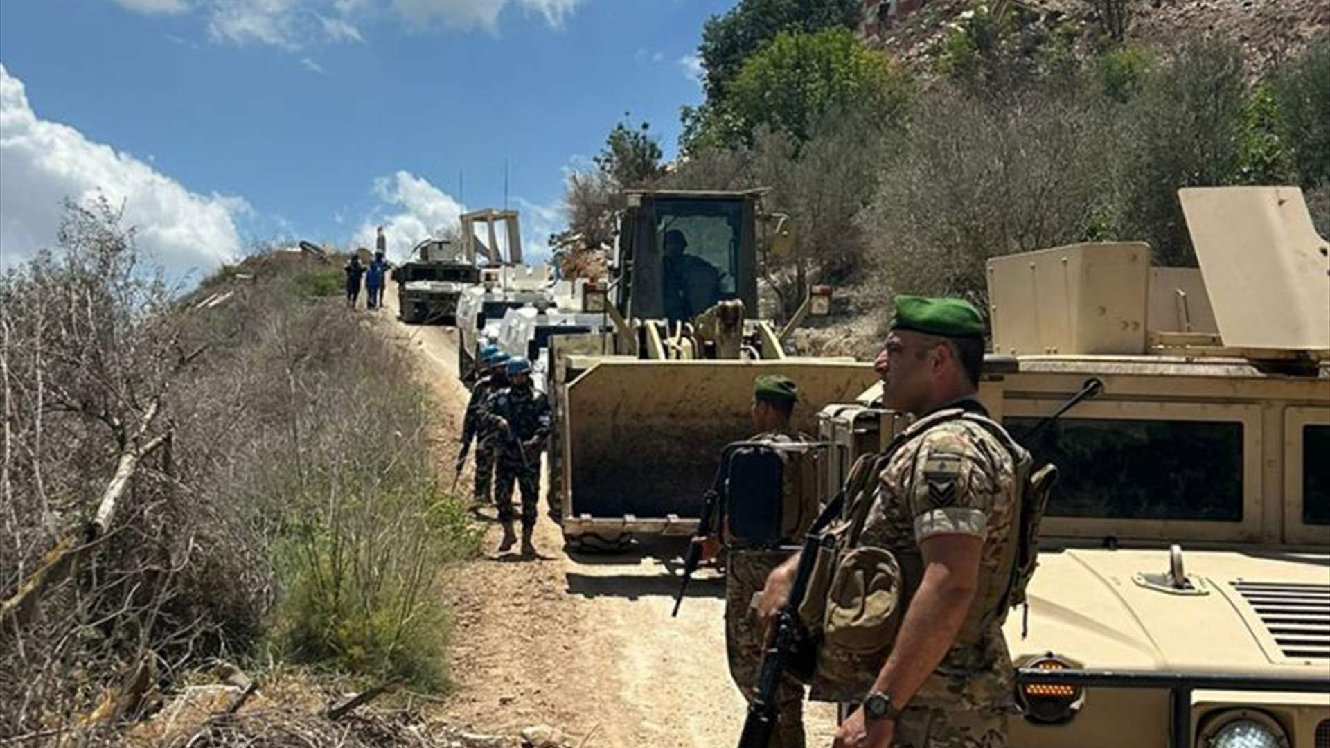 الجيش: تفكيك جهاز تجسس وإزالة ١٣ ساترًا ترابيًّا أقامها العدو الإسرائيلي في بلدة بليدا - مرجعيون
