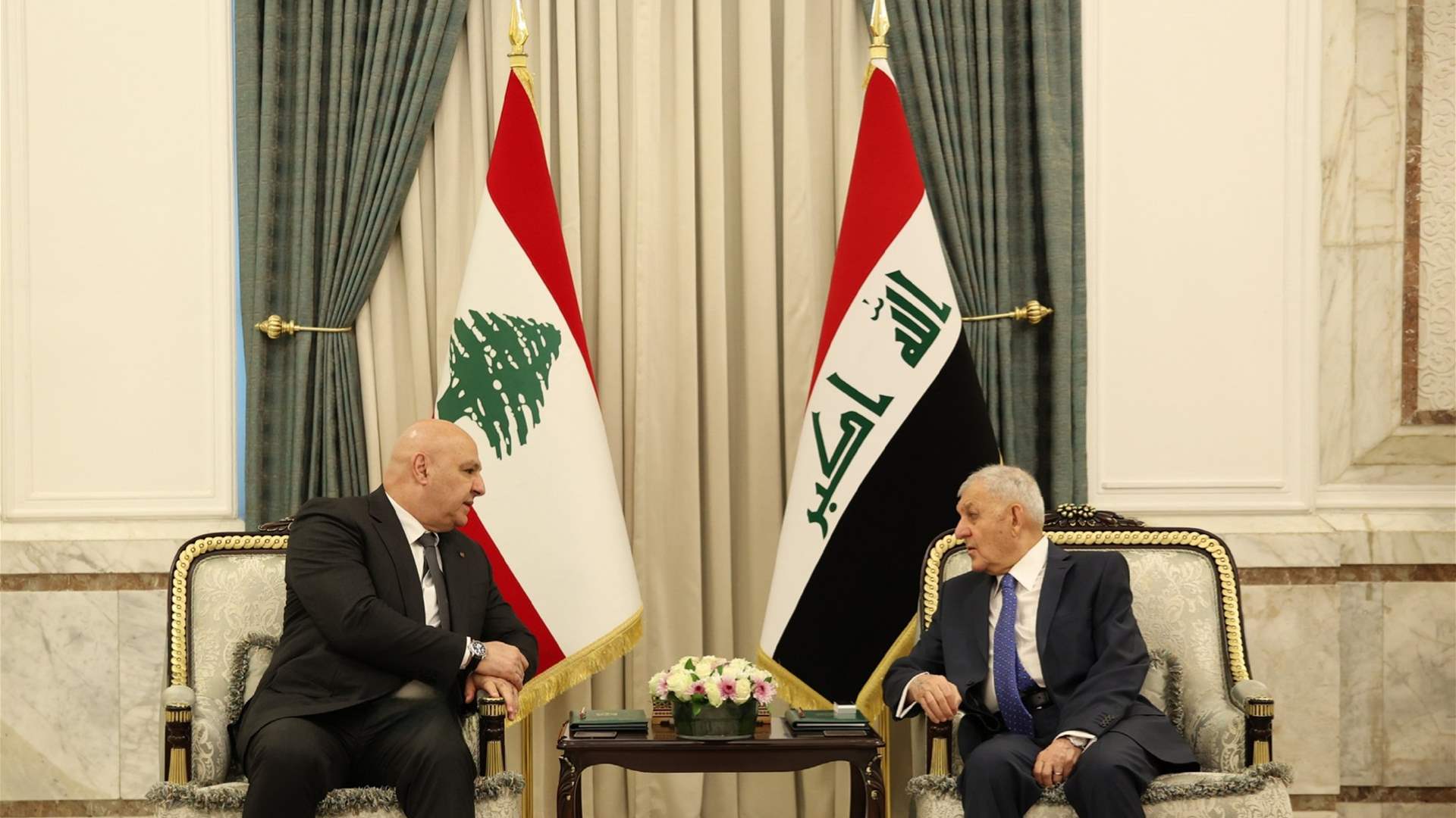 الرئيس عون يلتقي الرئيس العراقي عبد اللطيف رشيد في القصر الرئاسي في بغداد