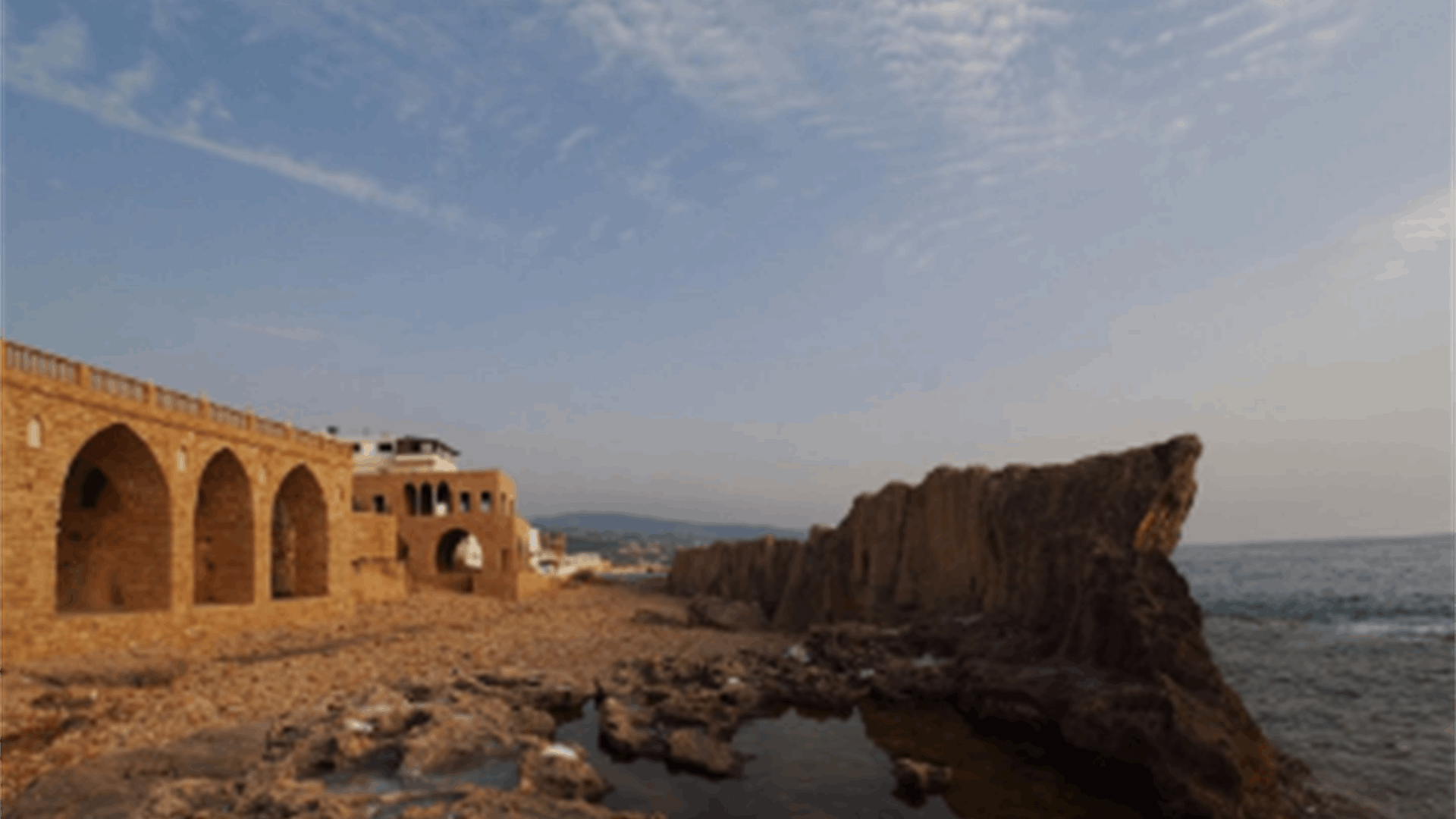 العثور على شاب مغمى عليه داخل محطة انتظار الركاب في البترون