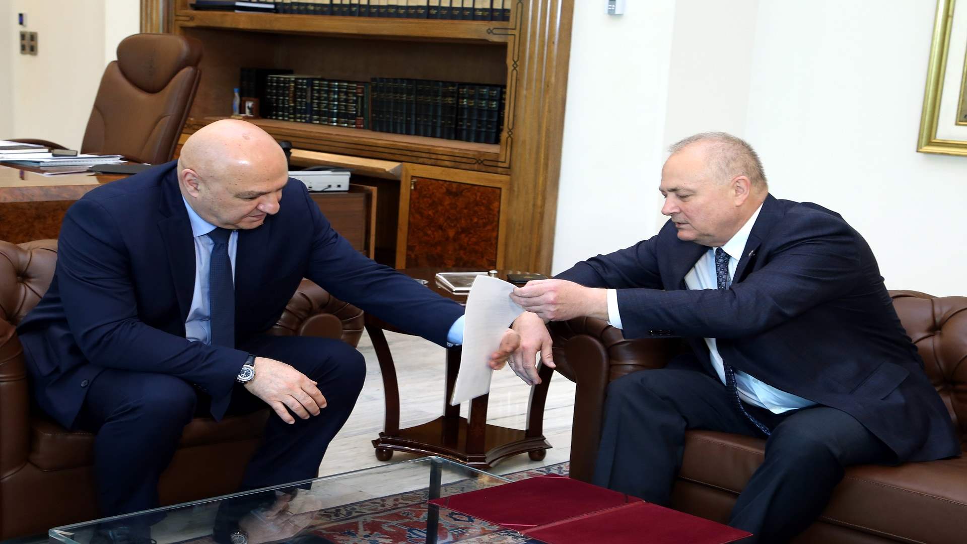 Putin invites Lebanese President to first Russian-Arab Summit in Moscow 