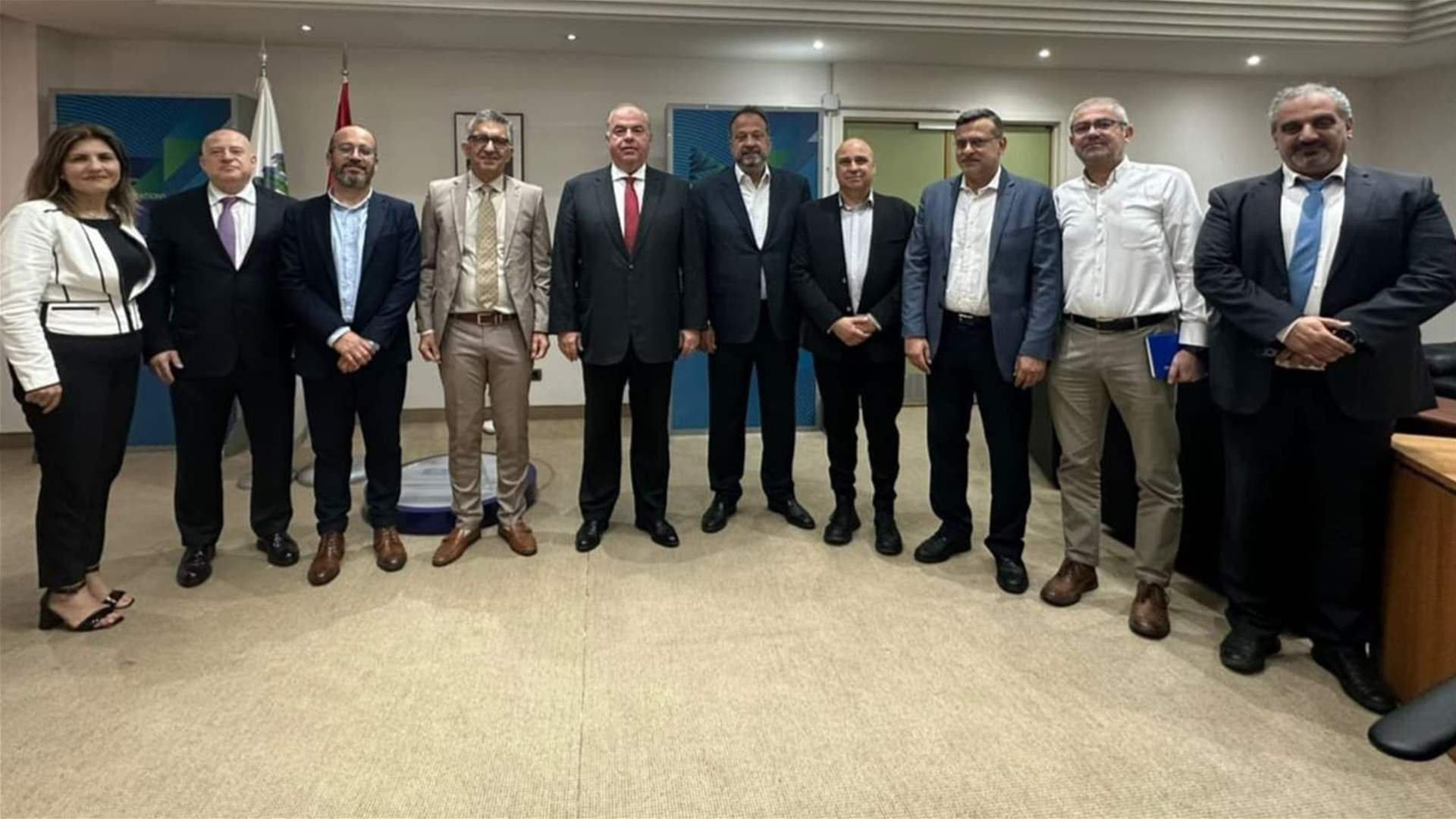 وزير الإتصالات شارل الحاج إجتمع بحضور المدراء المعنيين في الوزارة بوفد من المشغل الوطني القبرصي cyta واطلع منه على التقدم المنجز في مد الكابل البحري قدموس ٢ إضافةً إلى سبل التعاون بين البلدين