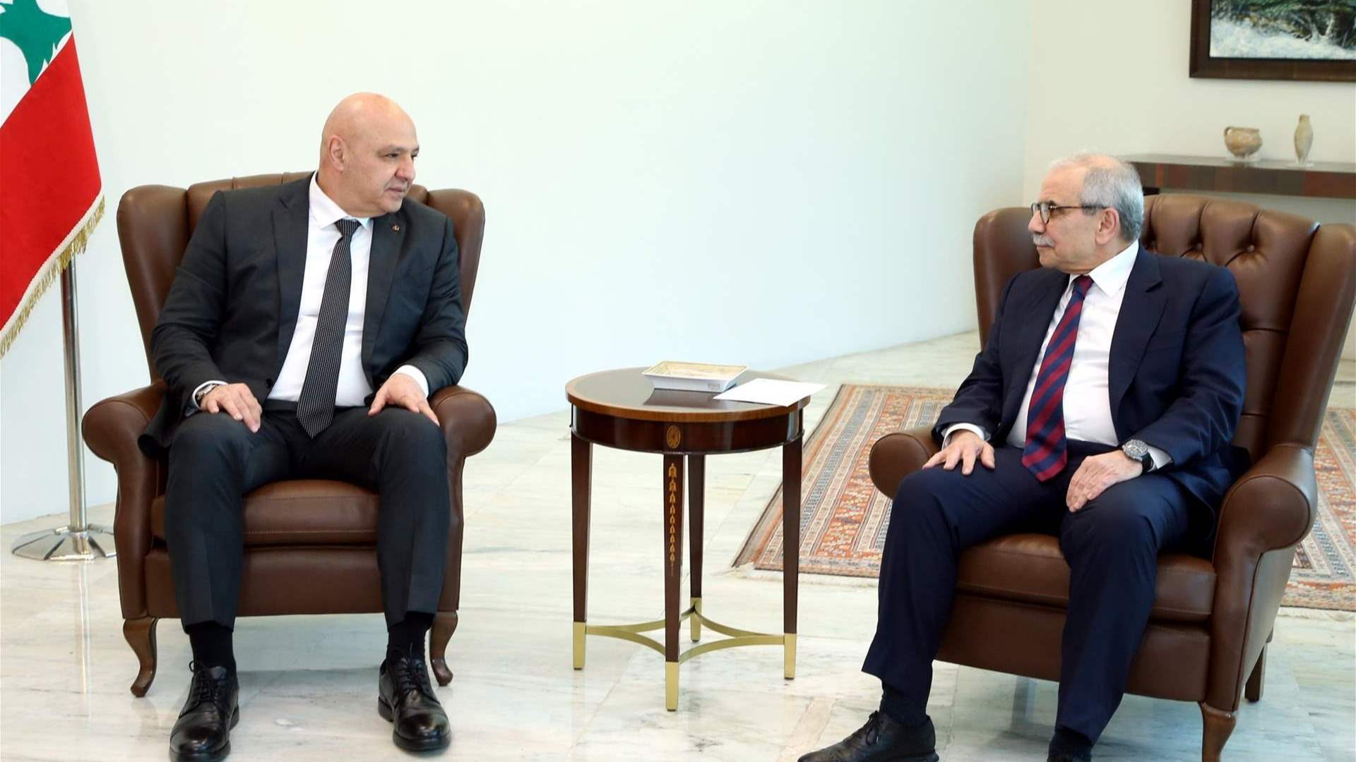اللقاء بين رئيس الجمهورية ورئيس الحكومة تناول ملفّ التعيينات ولا سيّما الهيئات الناظمة إلى جانب الوضع في الجنوب والتمديد لليونيفيل وتفعيل عمل الإدارات وقد اتُّفِق على إصدار مرسوم بفتح دورة استثنائية لمجلس النواب