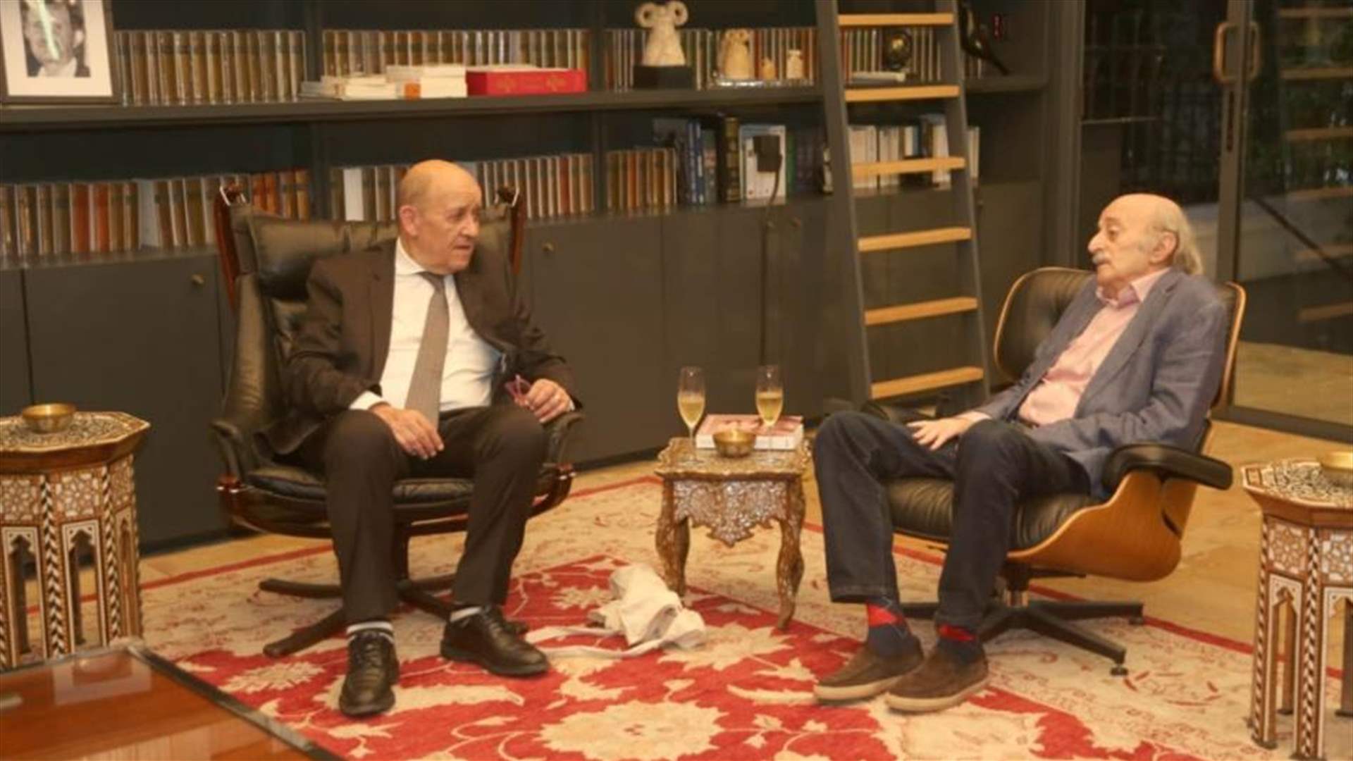 French Envoy meets Walid Jumblatt to discuss Lebanon&#39;s political developments