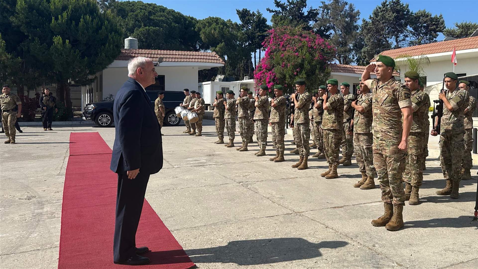 وزير الدفاع الوطني اللواء ميشال منسى يزور قيادة قطاع جنوب الليطاني في صور للاطلاع على المهام الموكلة للوحدات العسكرية والتنسيق القائم مع قوات الأمم المتحدة الموقتة في لبنان - اليونيفيل