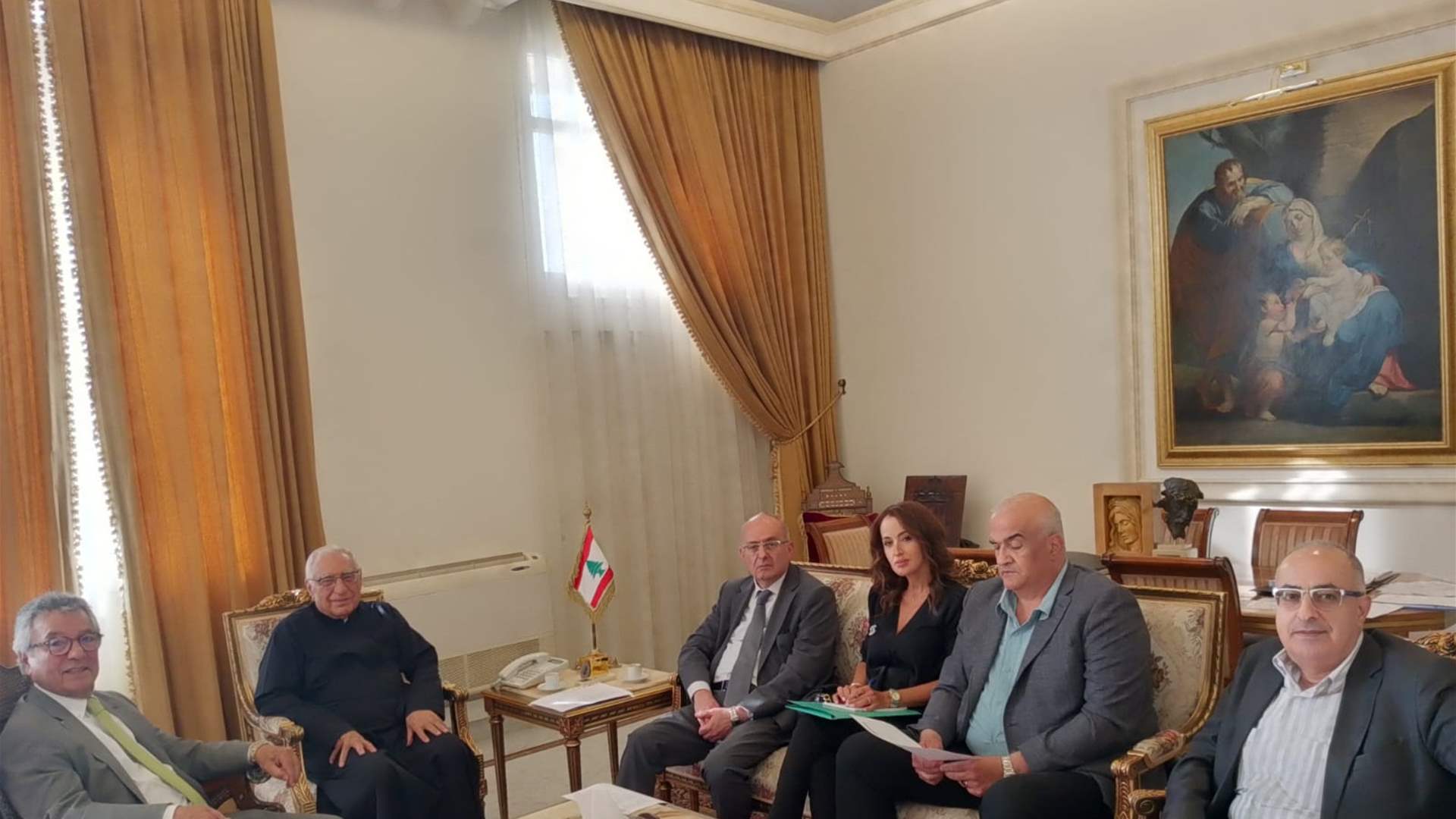 العبسي: لضرورة التدقيق بملف كل طالب وظيفة والاعتماد على الكفاءة