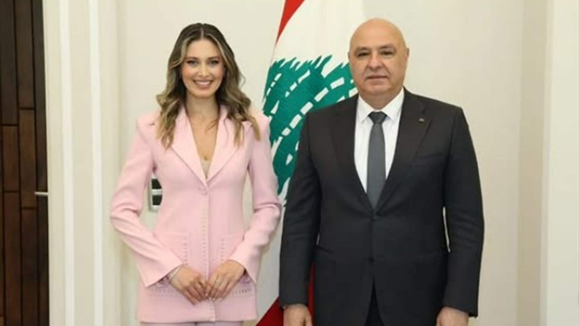 رئيس الجمهورية يستقبل ندى كوسا ويهنّئها على ما حققته للبنان في مسابقة &quot;ملكة جمال العالم&quot; (صور)