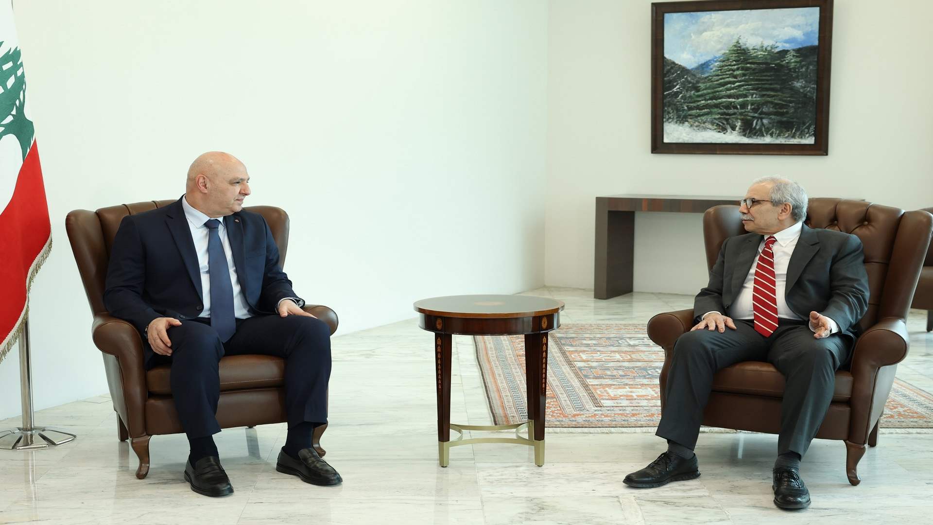 الرئيس عون اتصل بالرئيس سلام مطمئنا بعد هبوط طائرته في البحرين اثر اغلاق المجال الجوي القطري