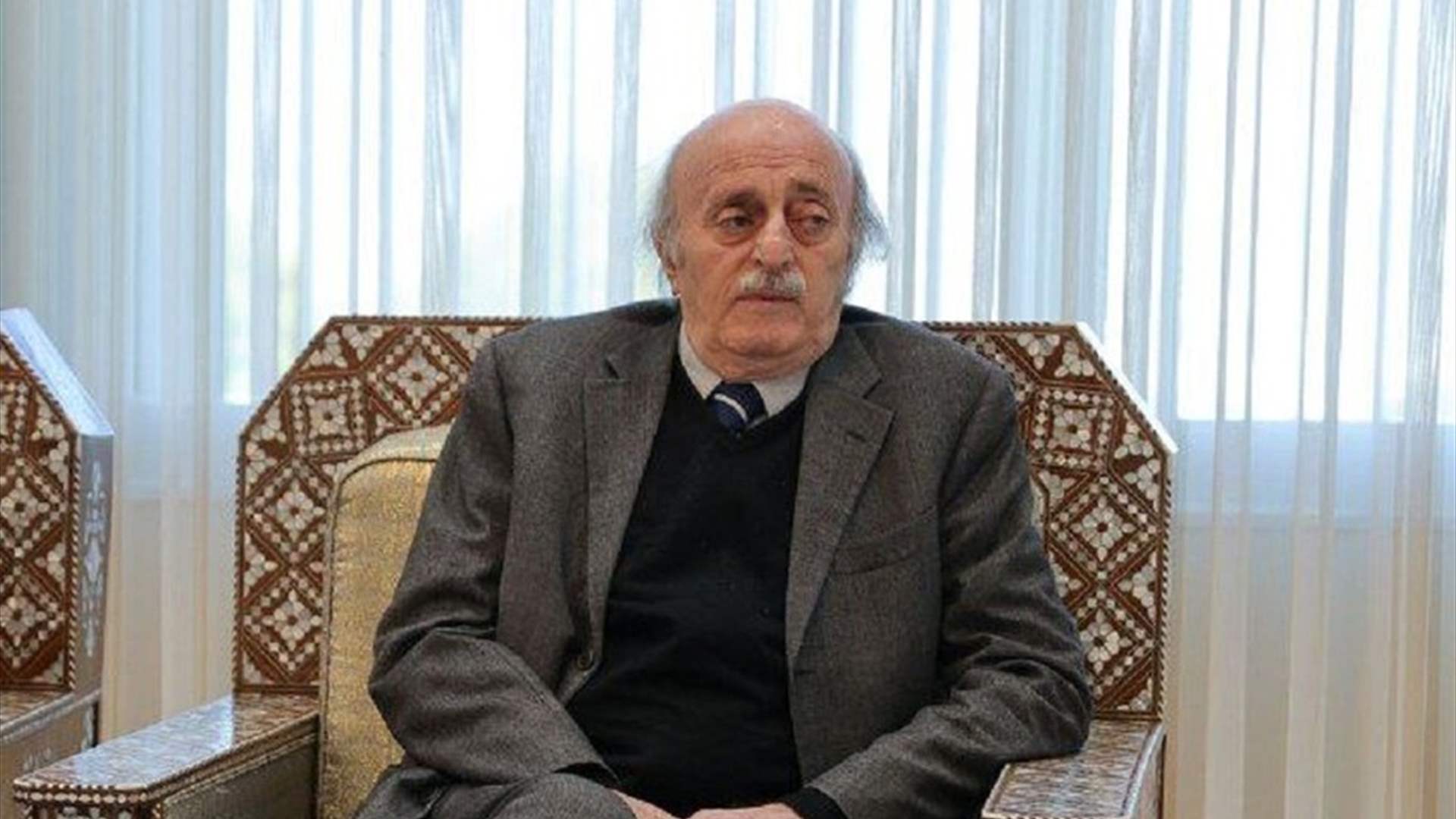 أسباب درزية لقرار جنبلاط تسليم السلاح (الأخبار)