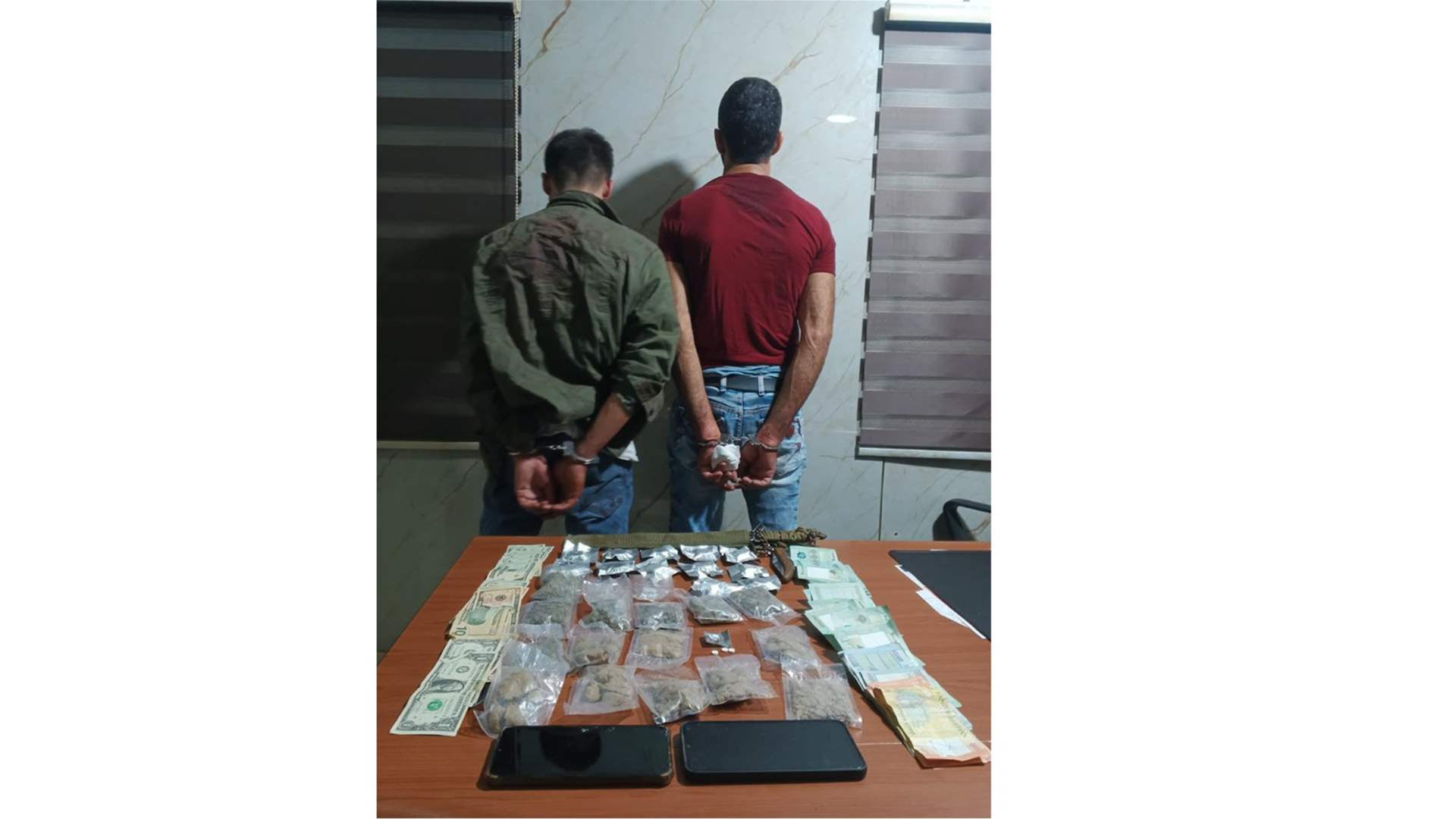 بالجرم المشهود... توقيف شخصين يروّجان المخدّرات في صيدا  