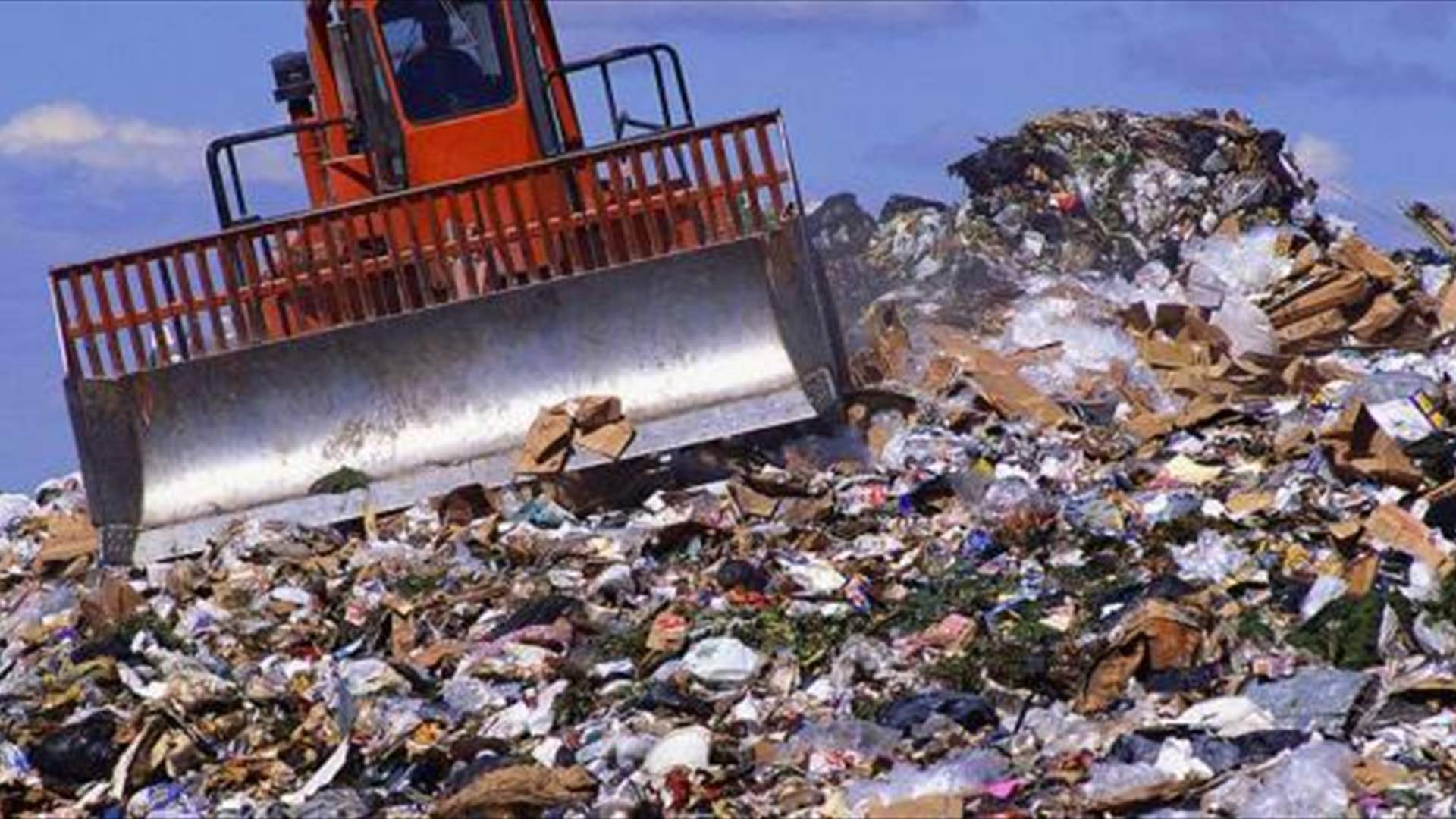 بلدية كفرتبنيت ناشدت المساعدة على إيجاد حل جذري للدخان المنبعث من مكب النفايات القديم المقفل