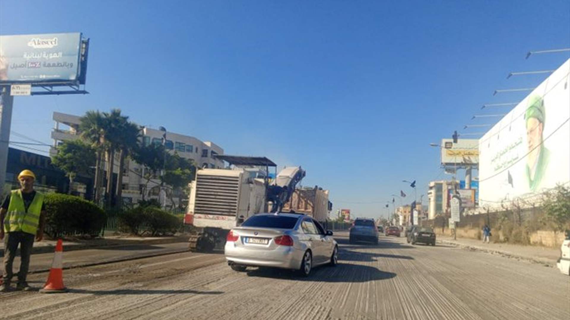 التحكم المروري: أعمال برش للزفت على طريق المطار القديمة من محطة الايتام باتجاه المطار من دون قطع للسير