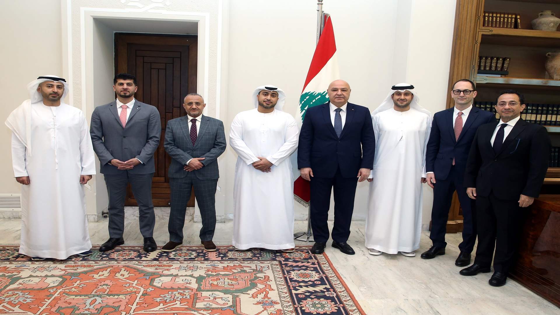 وفد شركة &quot;Resources Investment&quot; الإماراتية برئاسة محمد الظاهري نقل إلى الرئيس عون رغبة الشركة في المساهمة بتنفيذ مشاريع حيوية في لبنان منها الكهرباء والقطاع المصرفي إلى جانب استثمارات في عدد من المشاريع الإنمائية التي تحددها الدولة اللبنانية
