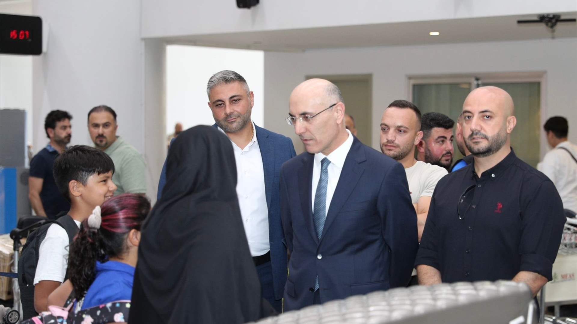 جولة تفقدية لوزير الداخلية في مطار بيروت