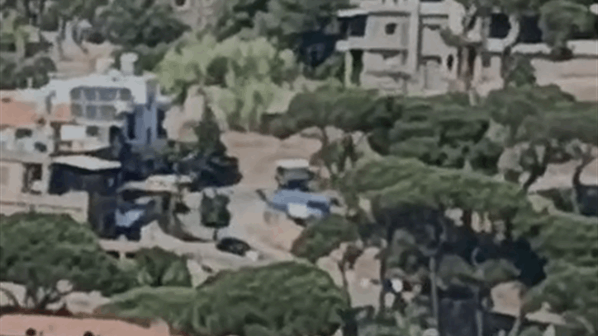 معلومات للـLBCI: عملية دهم في بلدة بتبيات توقيف مواطنين ولا أعمال إرهابية 