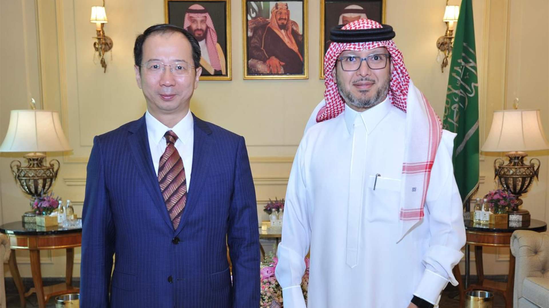 السفير السعودي يستقبل سفير الصين الجديد... وعرض للتطورات السياسية الراهنة