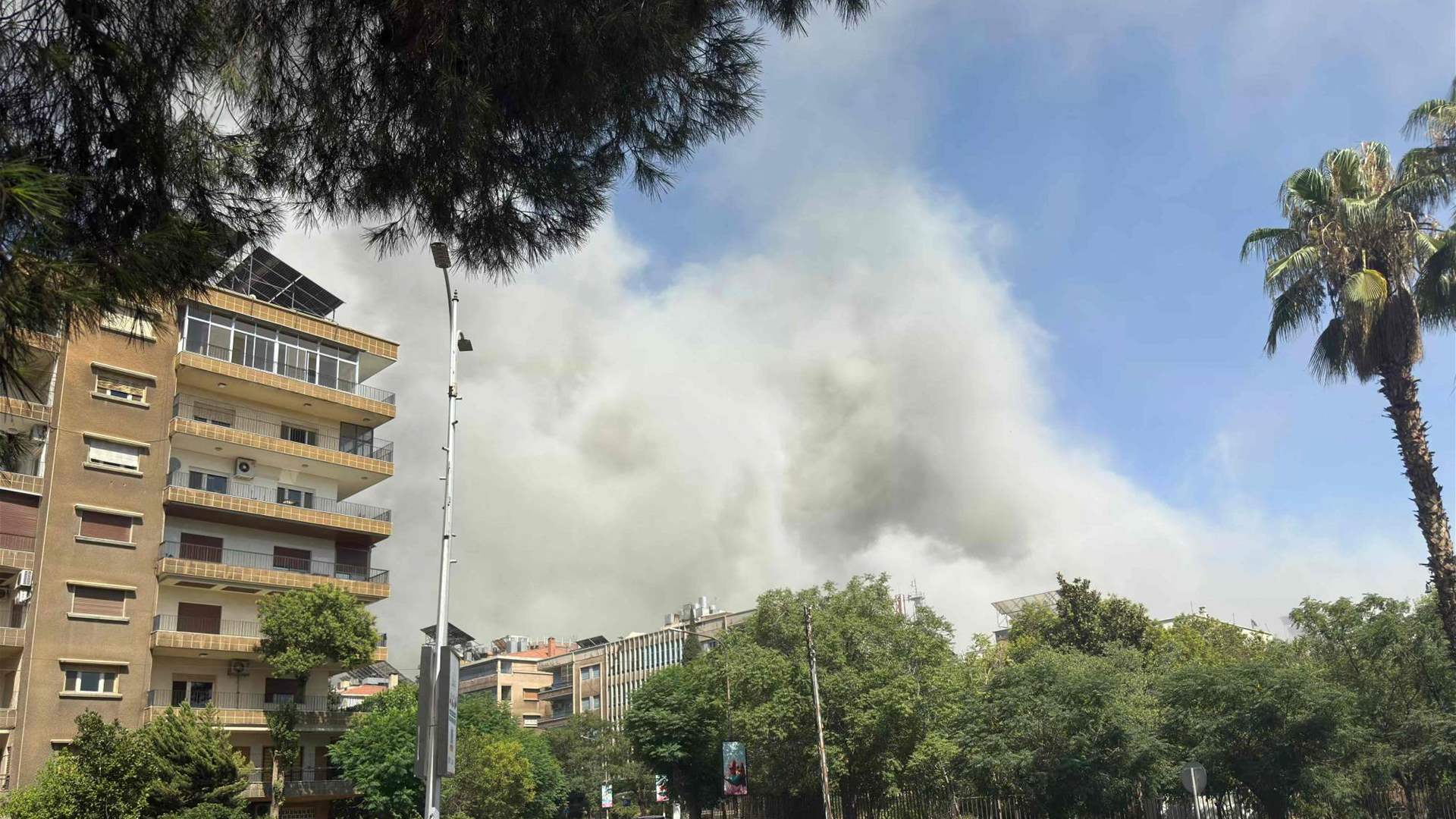 رويترز عن مصدرين: دبلوماسيون غربيون كانوا قرب وزارة الدفاع السورية وقت الهجوم الإسرائيلي
