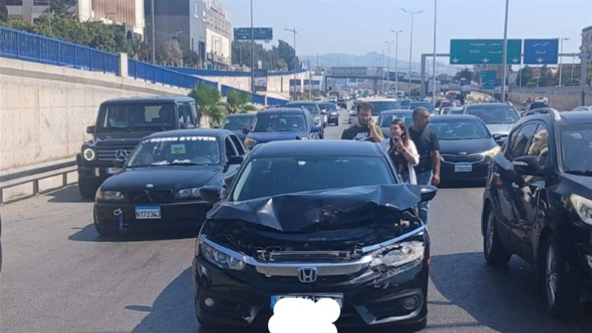 التحكم المروري: تصادم بين ٣ سيارات على أوتوستراد الأسد باتجاه بيروت والأضرار مادية ودراج من مفرزة سير الضاحية يعمل على المعالجة