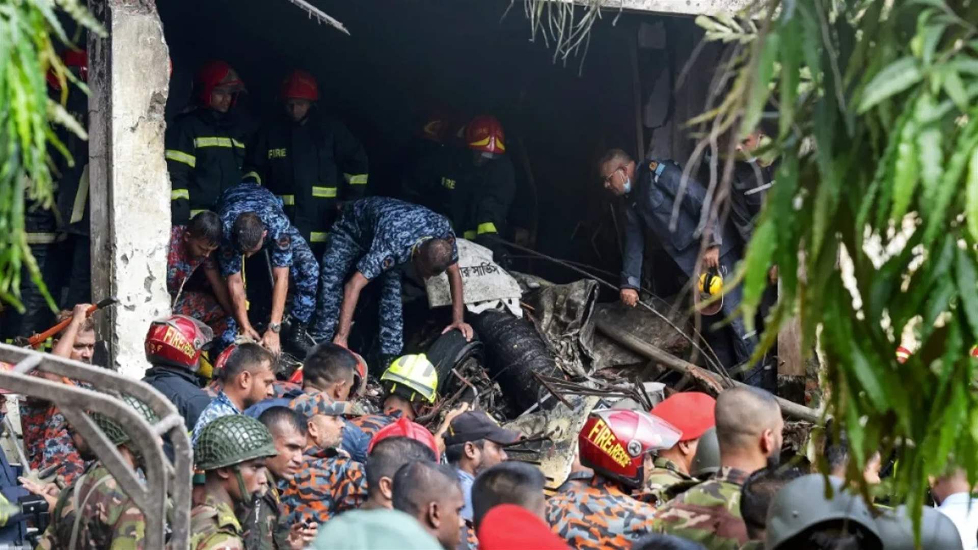 ارتفاع حصيلة ضحايا حادث تحطّم طائرة مقاتلة في بنغلادش إلى 27 قتيلا