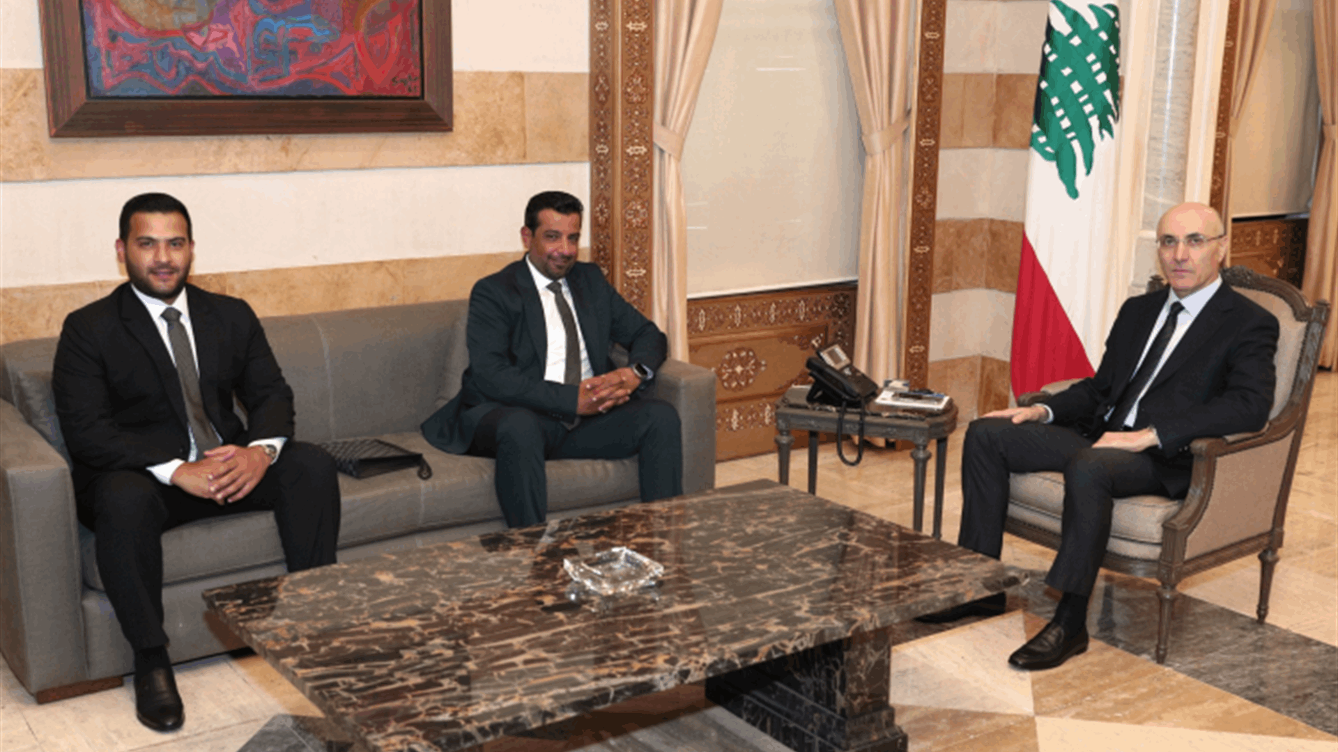 وزير الداخلية إستقبل مسؤولًا أمنيًا كويتيًا ونوابًا وترأس إجتماعًا حول تنظيم تركيب ألواح الطاقة الشمسية