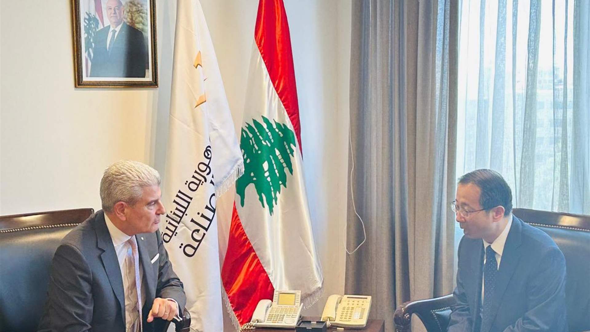 وزير الصناعة بحث مع سفير الصين في التعاون التكنولوجي