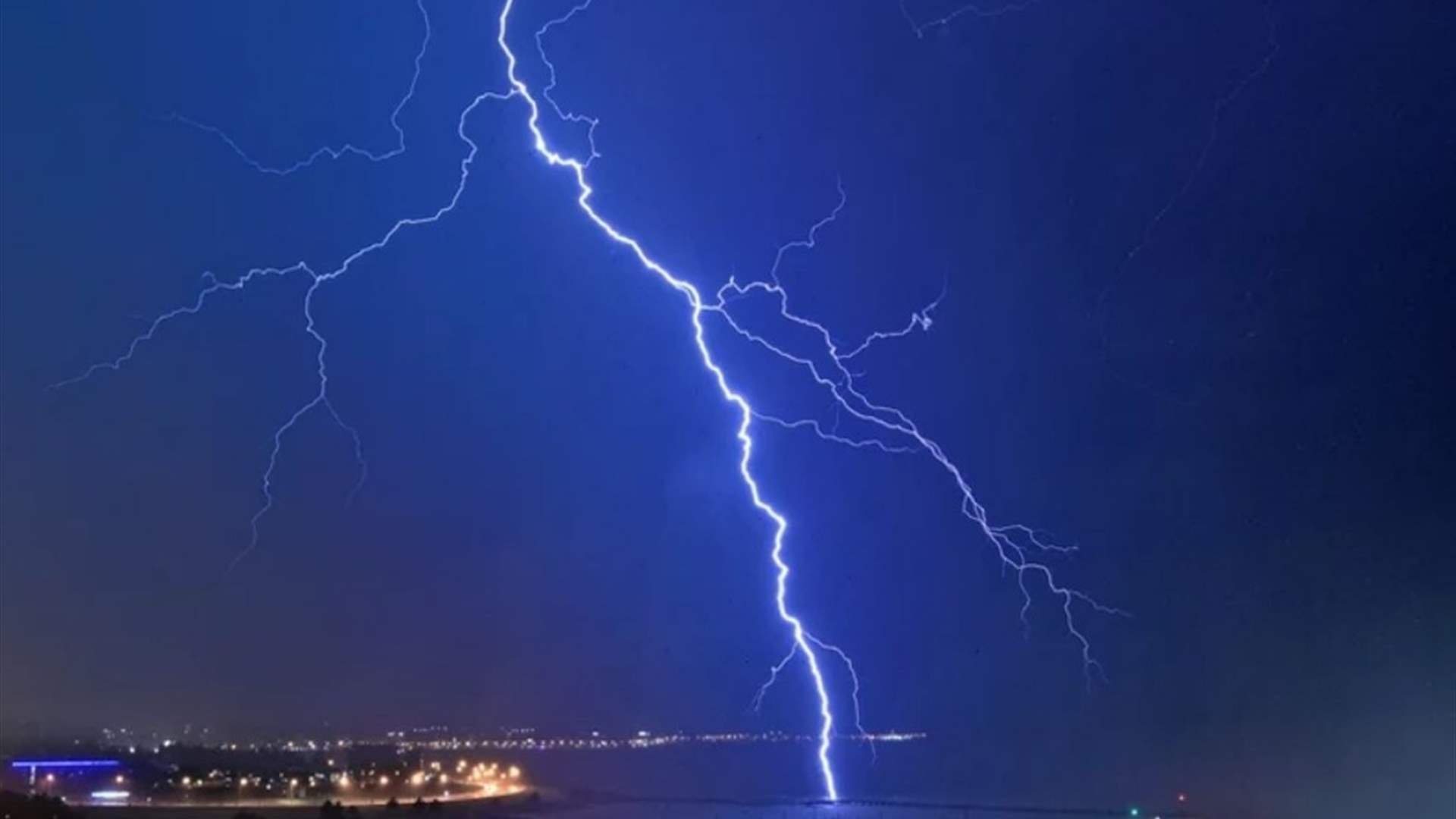تسجيل رقم قياسي جديد لأطول ومضة برق: 829 كيلومترا!