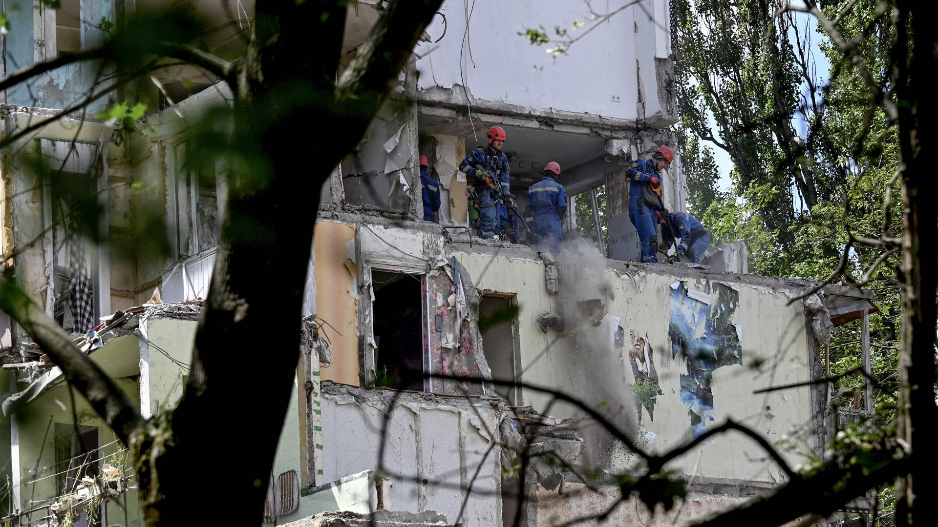Russian strikes kill one, wound many in Ukraine&#39;s east