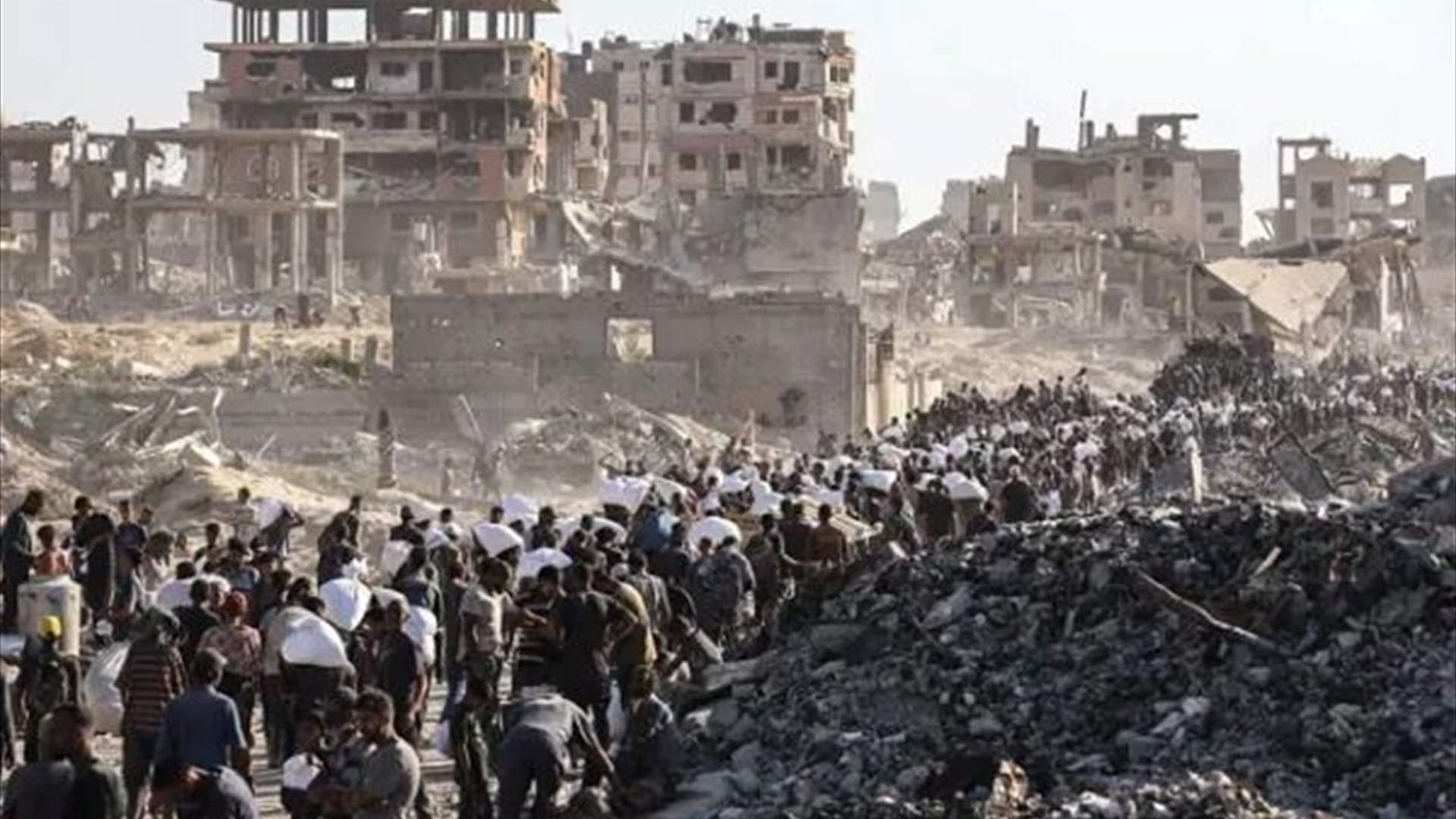 الدفاع المدنيّ في غزة: استشهاد 20 شخصًا جراء انقلاب شاحنة مساعدات