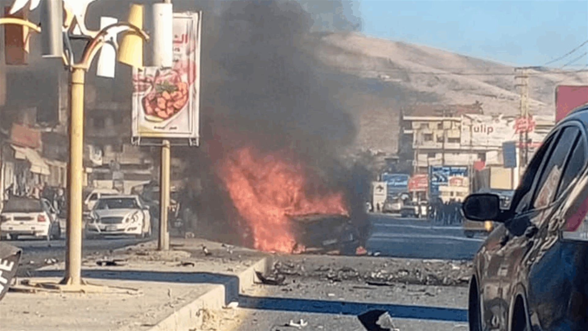 إستهداف سيارة على طريق المصنع - الشام