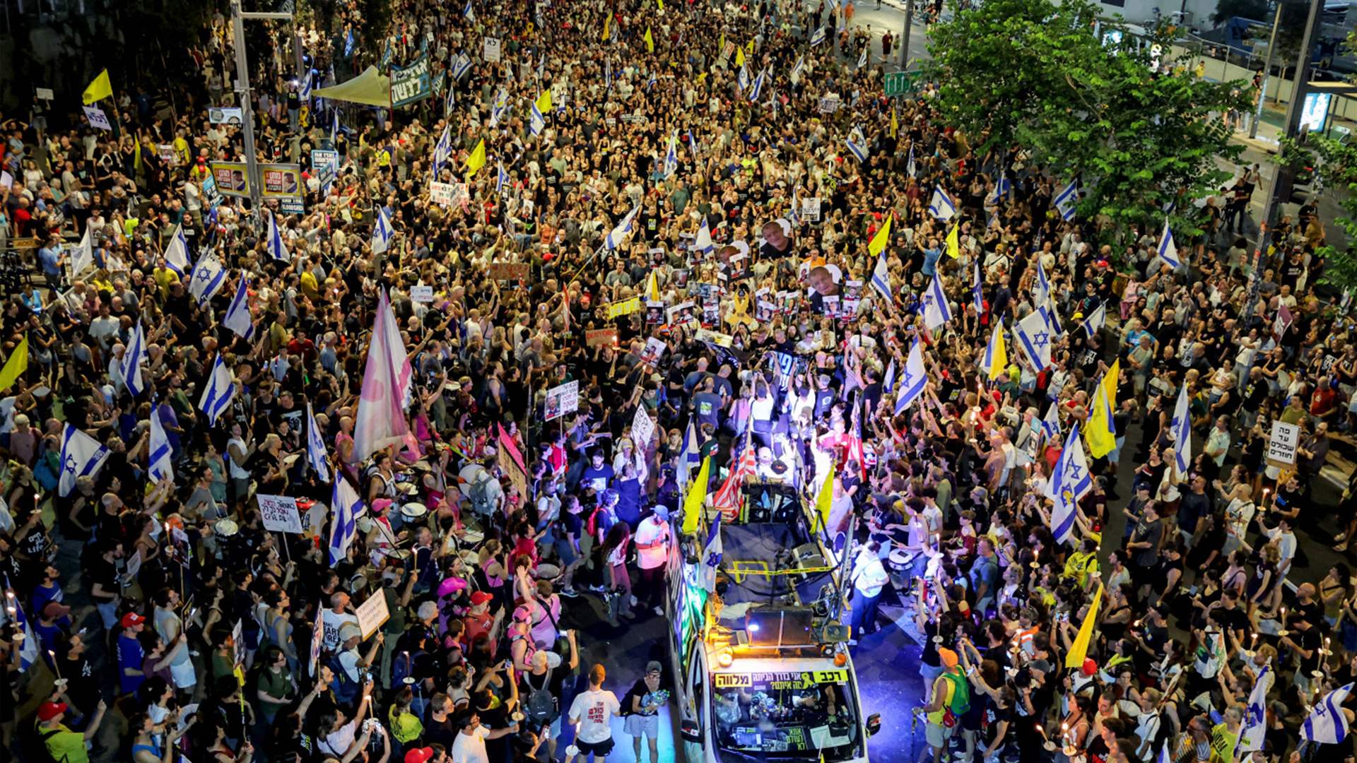 Thousands protest in Tel Aviv against the Israeli government&#39;s move to expand Gaza war