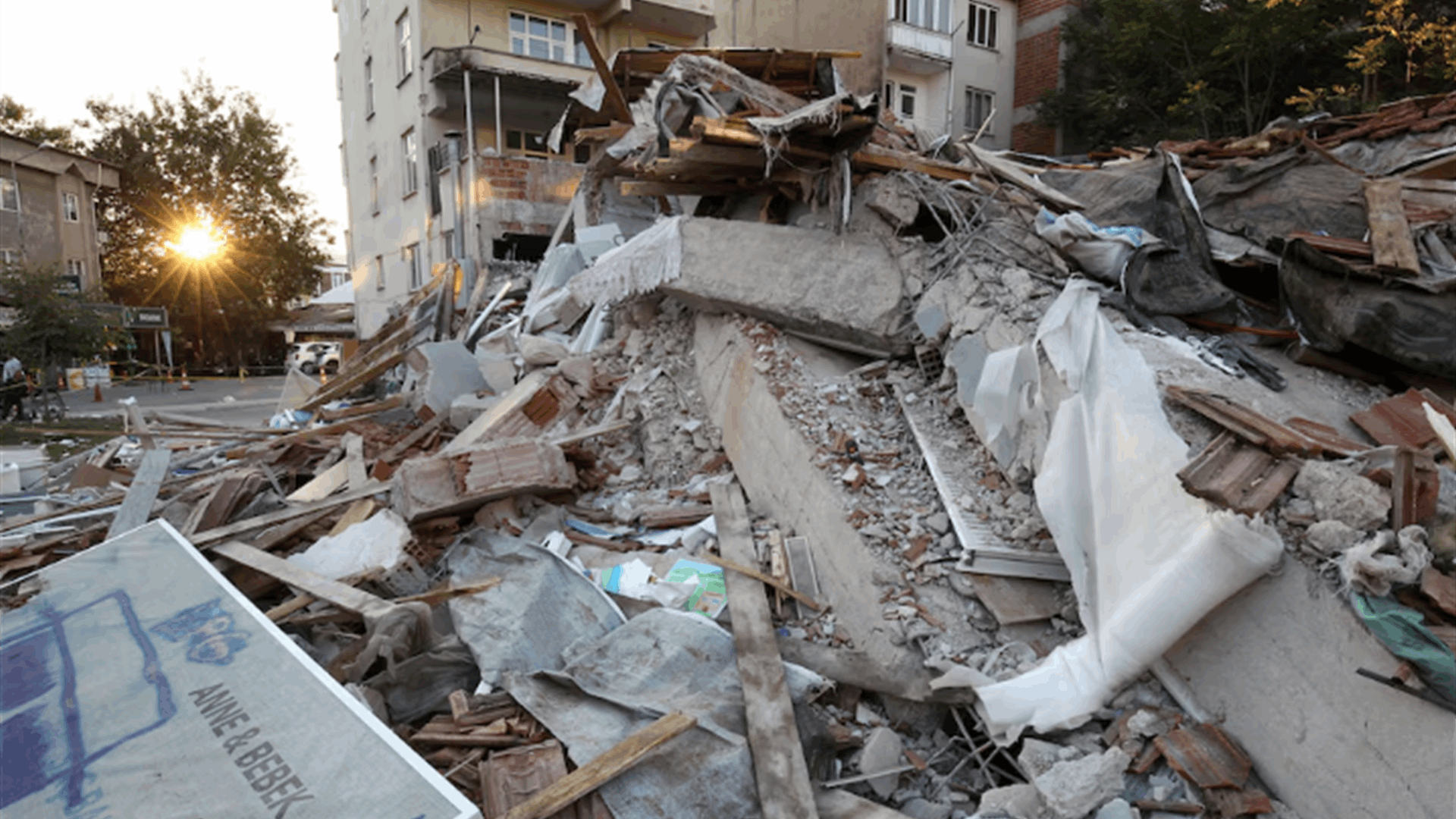One killed in 6.1 magnitude earthquake in northwestern Turkey