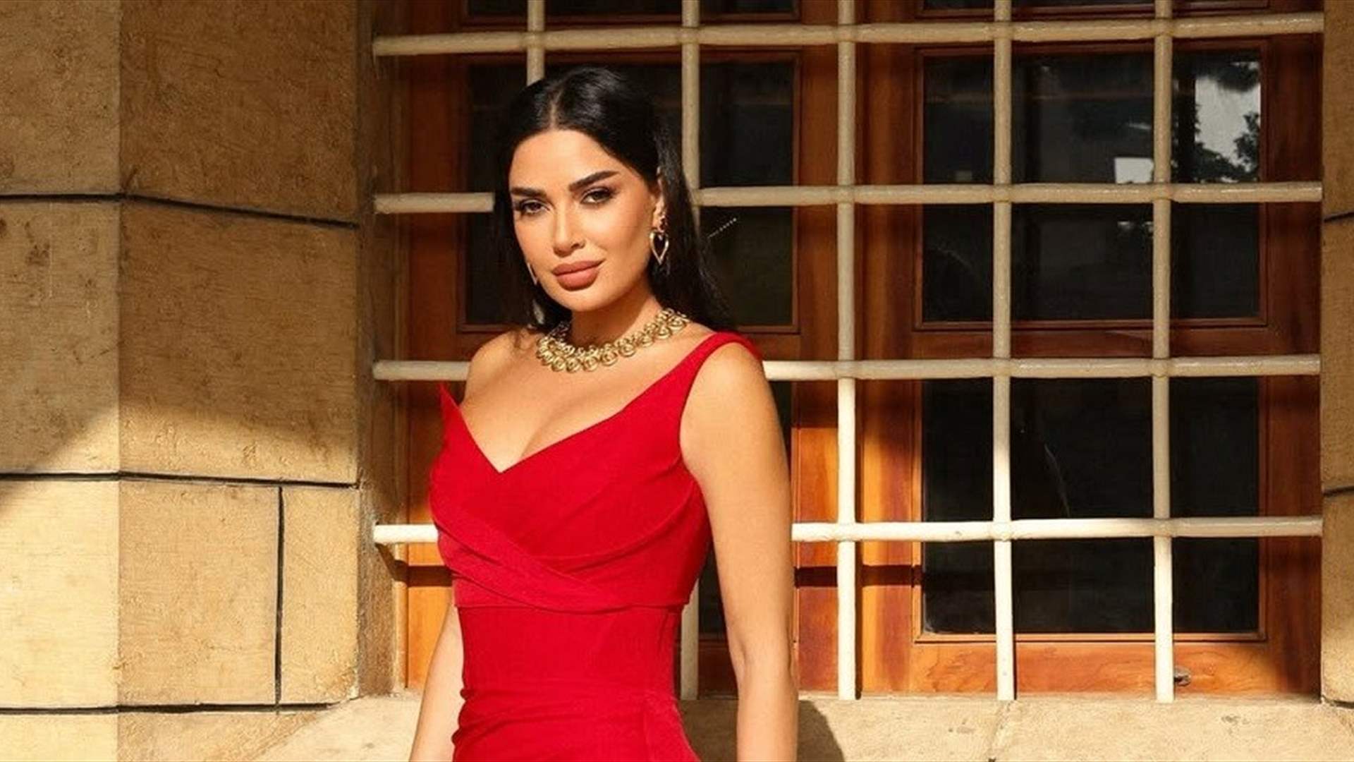 بدت كحورية البحر... سيرين عبد النور تذهل المتابعين بإطلالة مميزة (صور)