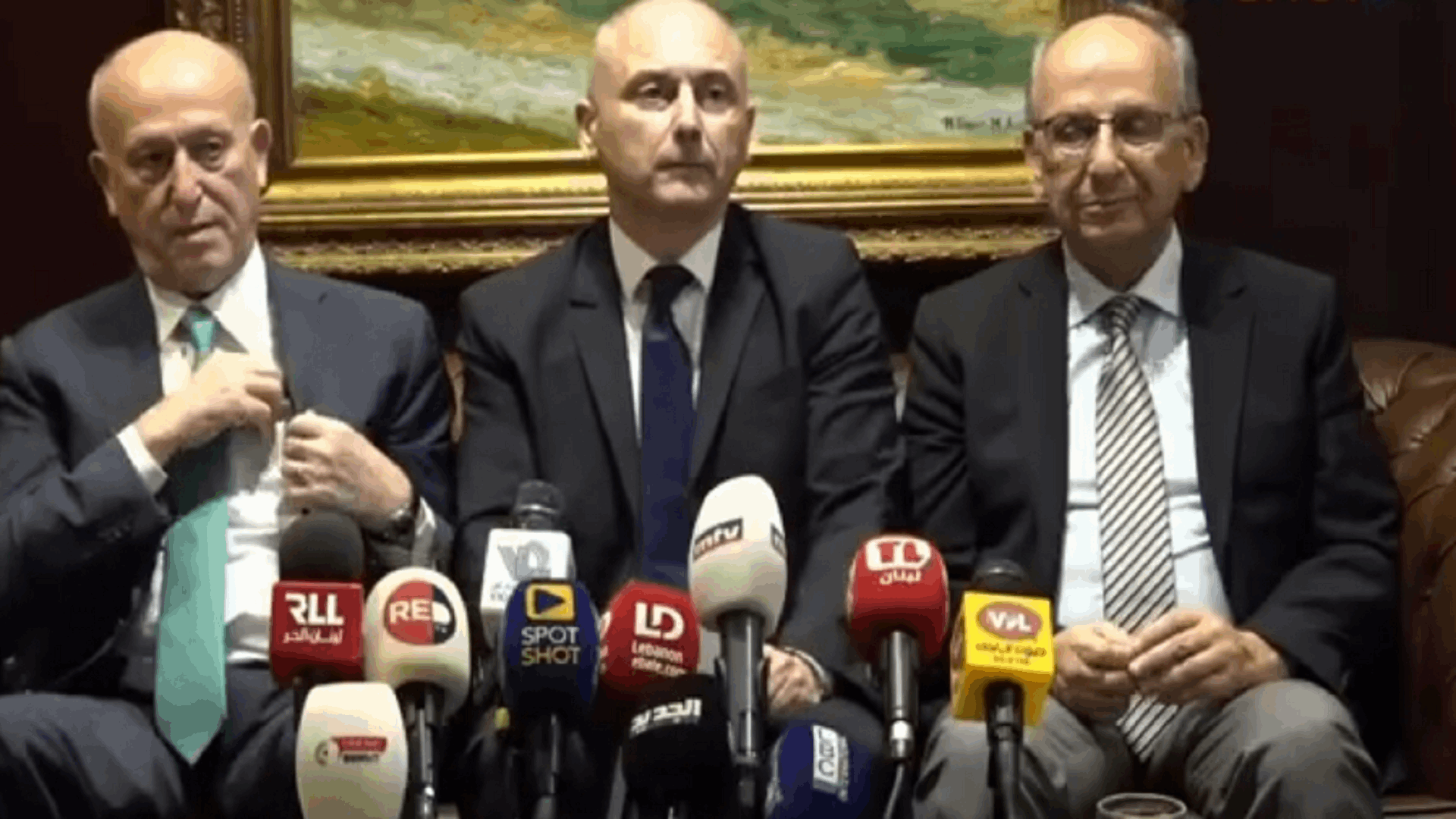 نواب وشخصيات وممثلو &quot;الجبهة السيادية&quot; التقوا في مكتب ريفي... محفوض: سيتم تقديم شكوى جزائية ضد نعيم قاسم