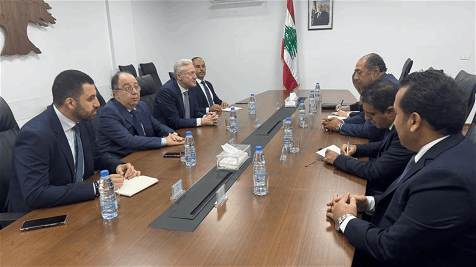 وزير الخارجية والمغتربين يوسف رجي يلتقي ممثل الأمين العام لجامعة الدول العربية السفير حسام زكي