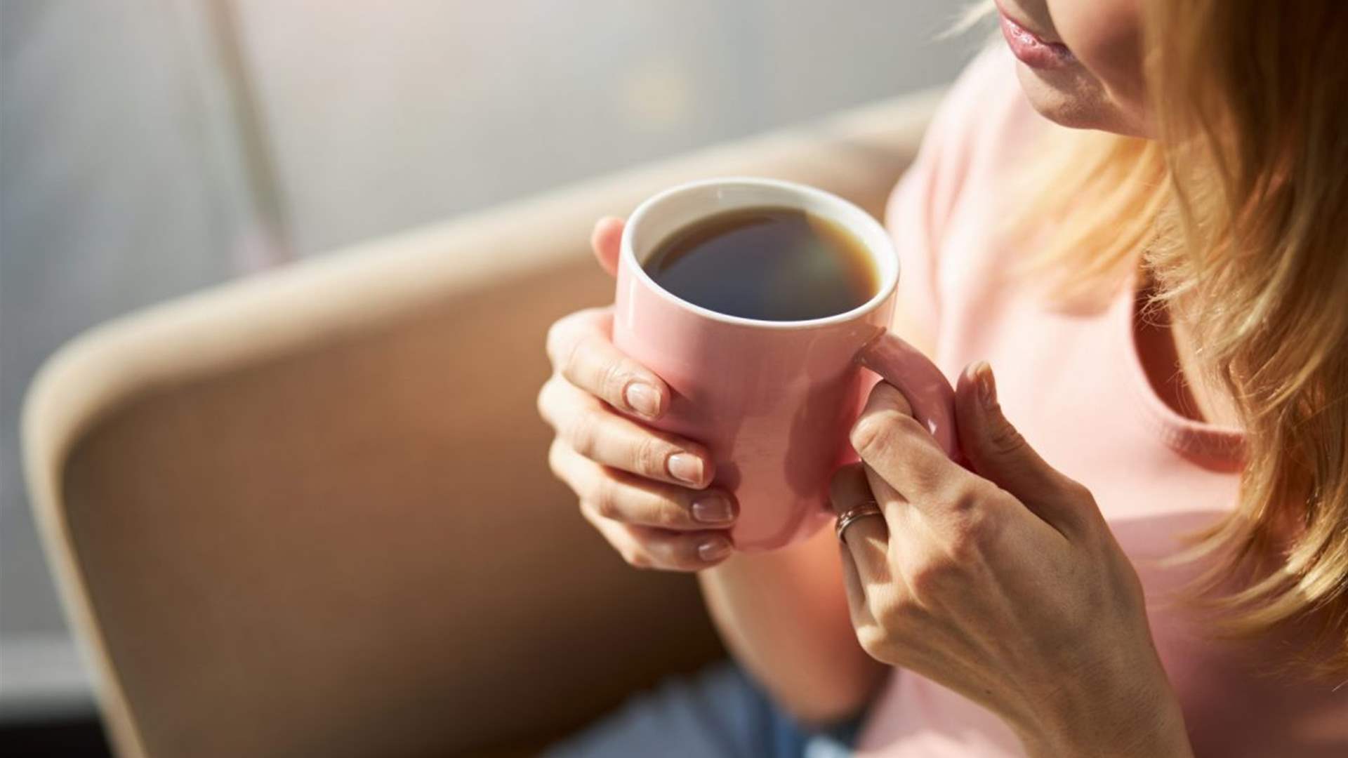 طريقة شرب القهوة الصباحية قد تعرّضكم لخطر الإصابة بالسرطان... إليكم التفاصيل