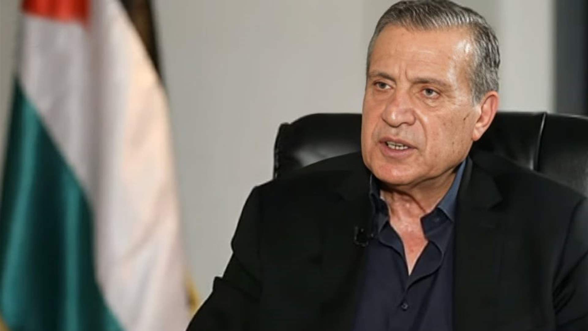  المتحدث الرسمي باسم الرئاسة الفلسطينية: البدء بتسليم السلاح الموجود داخل المخيمات الفلسطينية في لبنان للجيش اللبناني