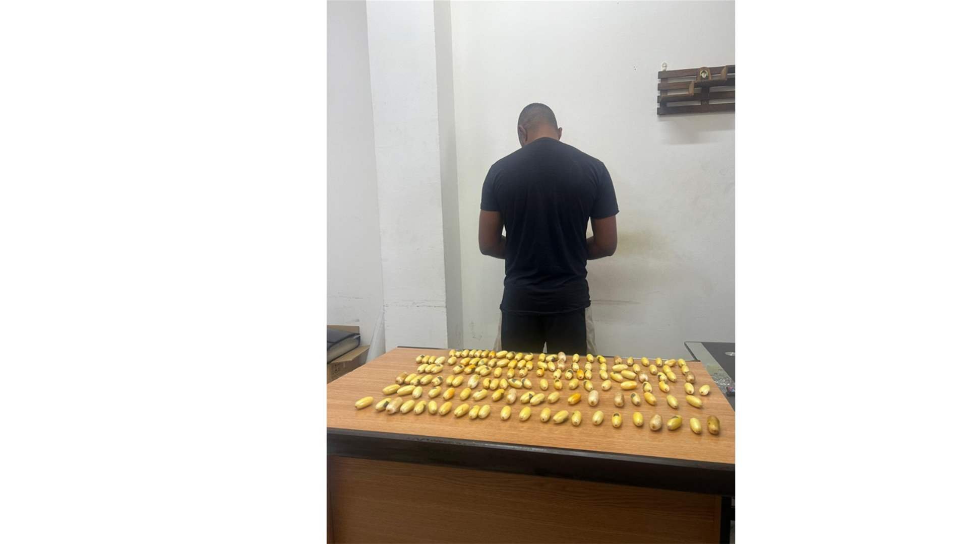 في مطار بيروت... توقيف برازيلي ابتلع 133 كبسولة كوكايين لتهريبها إلى لبنان