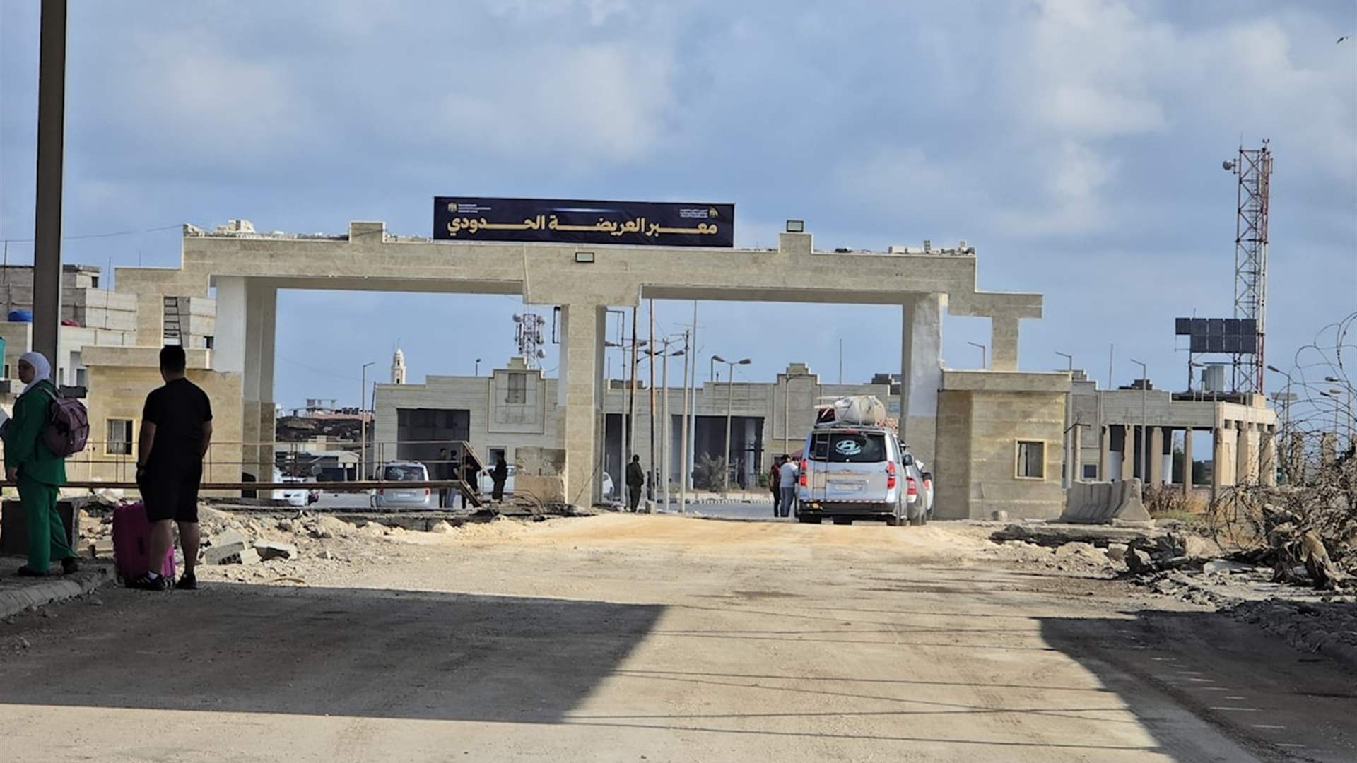 New exit incentives: Syrian families crowd Lebanon border in mass return