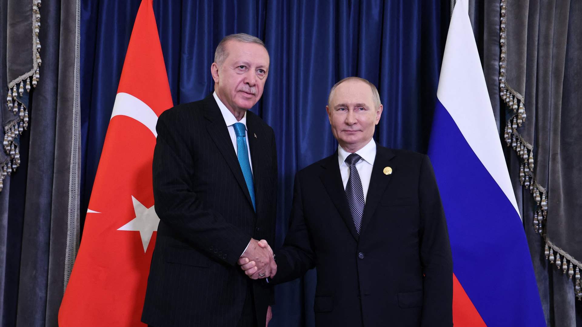 اردوغان لبوتين: تركيا تعمل على إيجاد نهاية عادلة ودائمة للحرب في أوكرانيا 