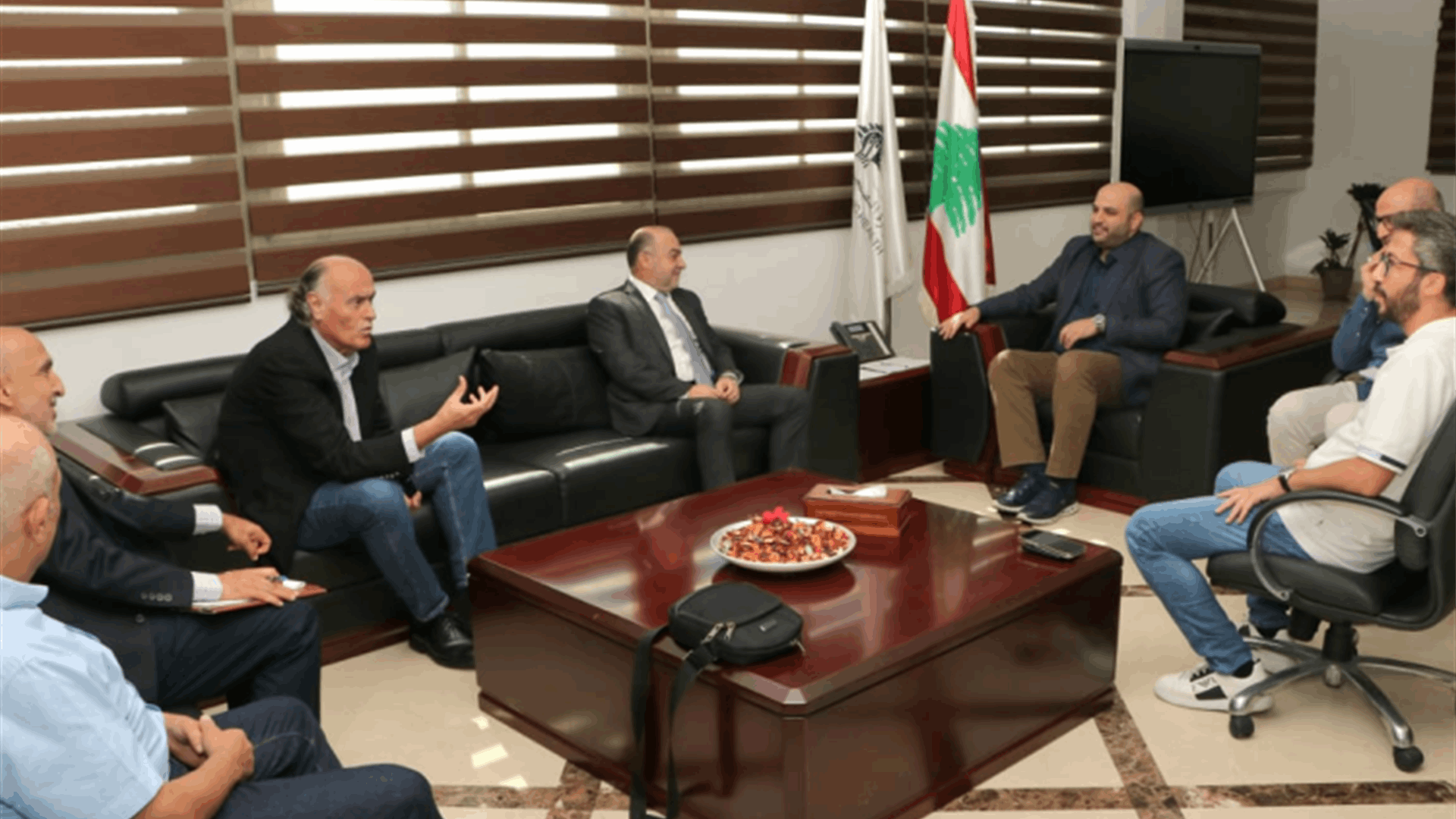وزير الصحة: التجهيزات ستوزع على جميع المستشفيات الحكومية